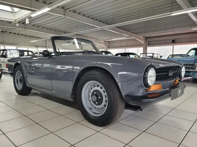 Triumph TR6 /Kompletter Neuaufbau im Sammlerzustand