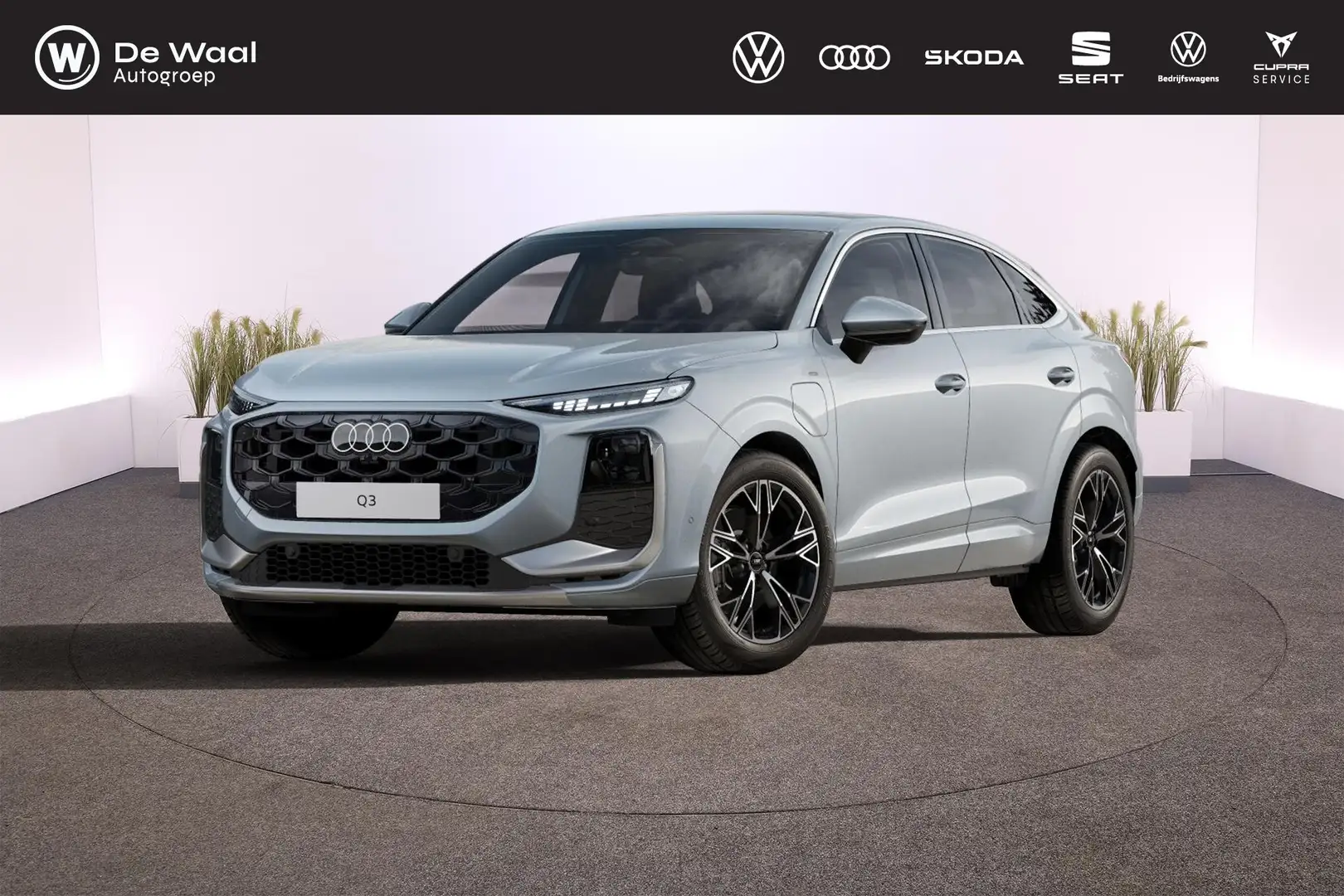 Audi Q3 Sportback S tronic S edition e-hybrid Grijs - 1
