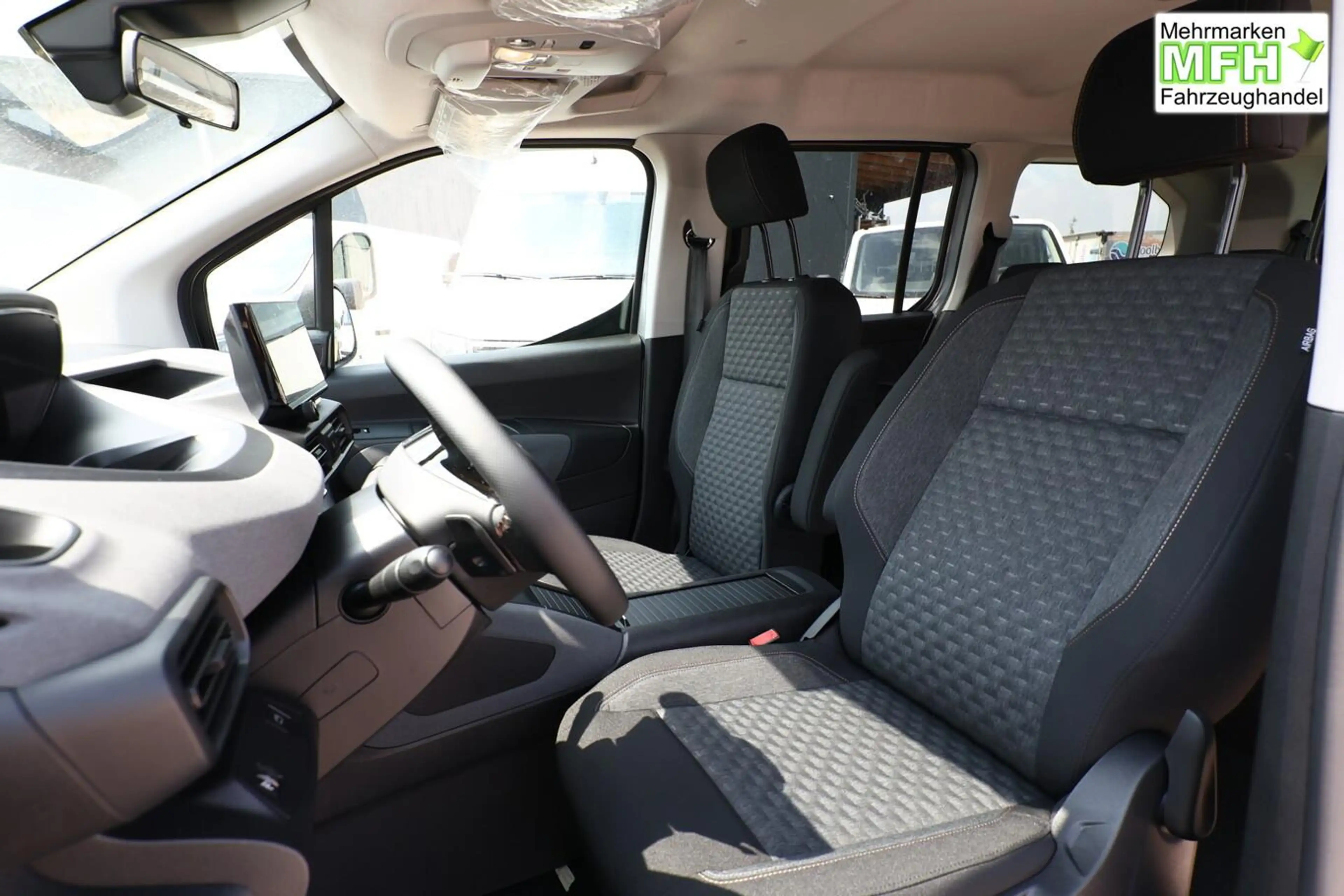 Peugeot Rifter M1 GT L2 7-S Keyl Nav Kam 2xPDC ACC BT 96 kW (1... — photo 5