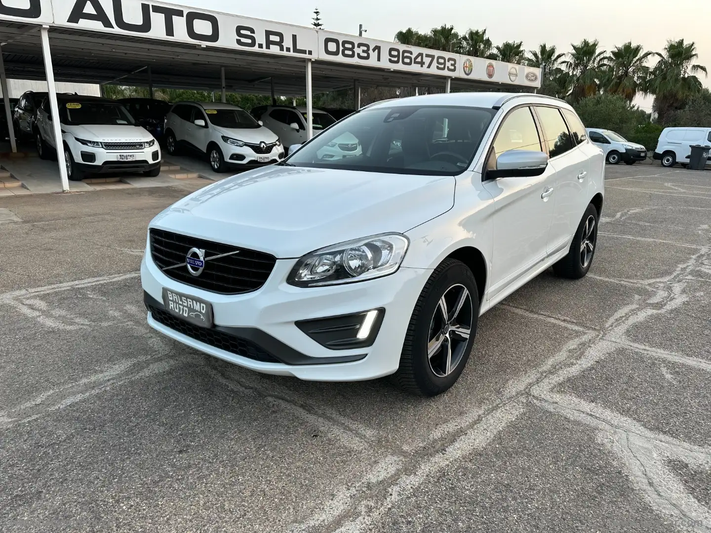 Volvo XC60 D4 AWD R-design Momentum Nero - 1