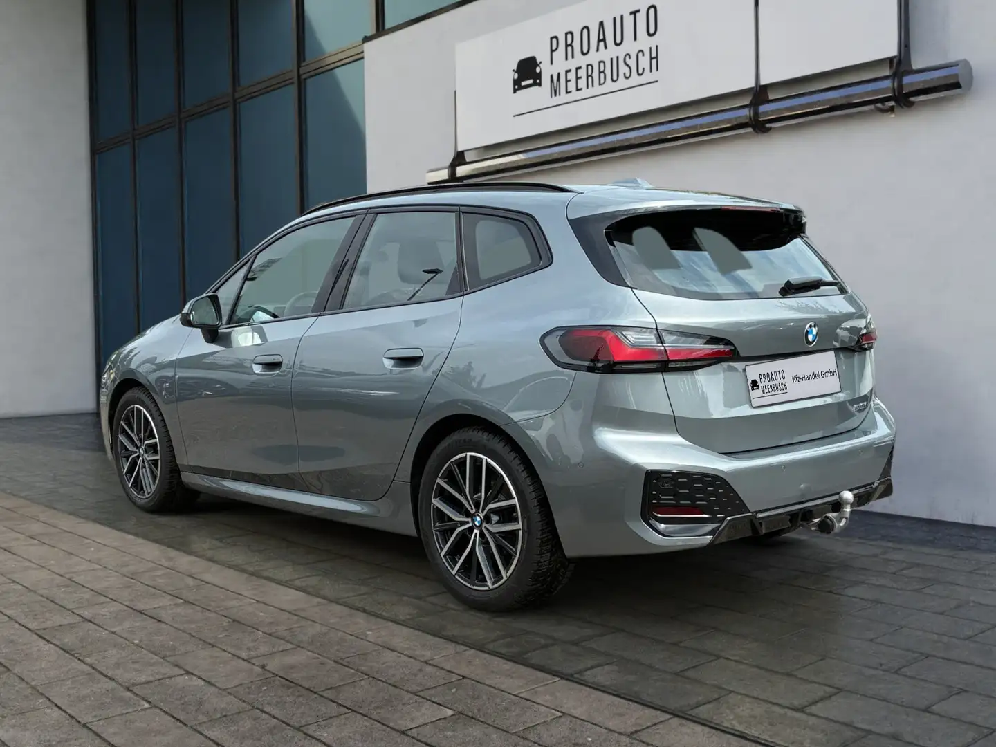 BMW 218 i Active Tourer M SPORT AHK/HUD/ADAPDTLED/H&K Grau - 2