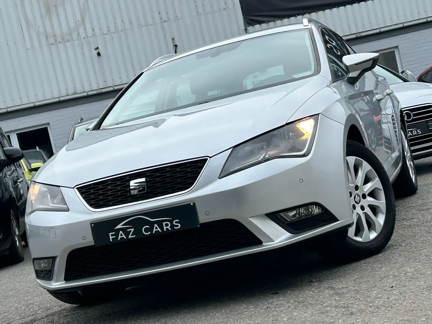 SEAT Leon ST 1.6 CR TDi DSG * 1ER PROP + GPS + GARANTIE * Gris - 1