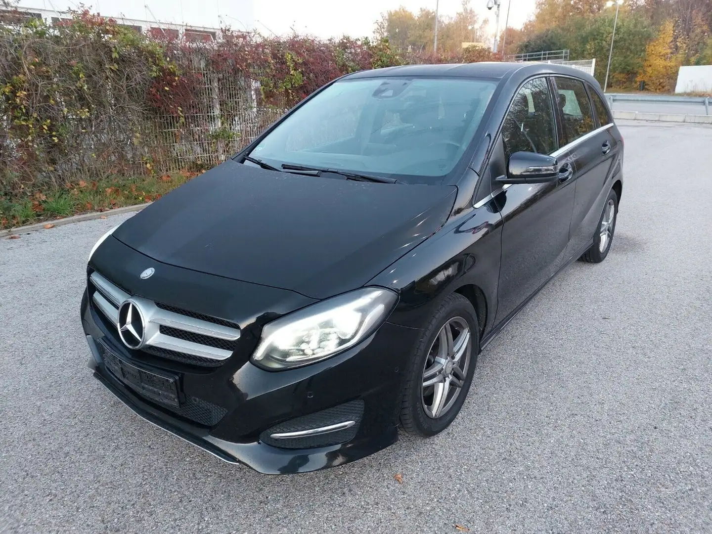 Mercedes-Benz B 200 CDI Automatik*SH*Navi Schwarz - 1