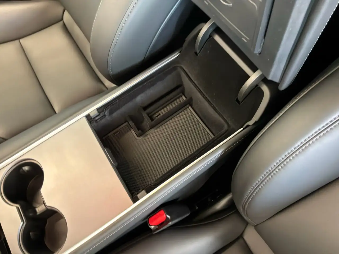 Tesla Model Y photo Tesla Model Y