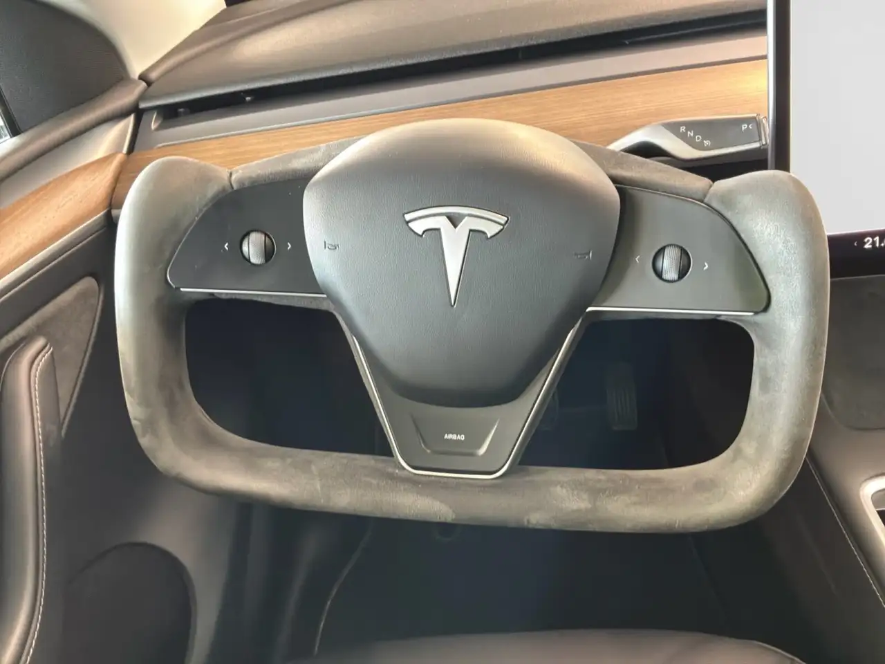 Tesla Model Y photo Tesla Model Y