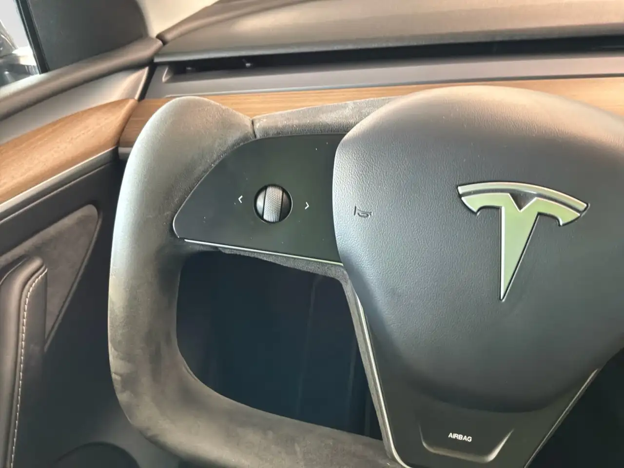 Tesla Model Y photo Tesla Model Y