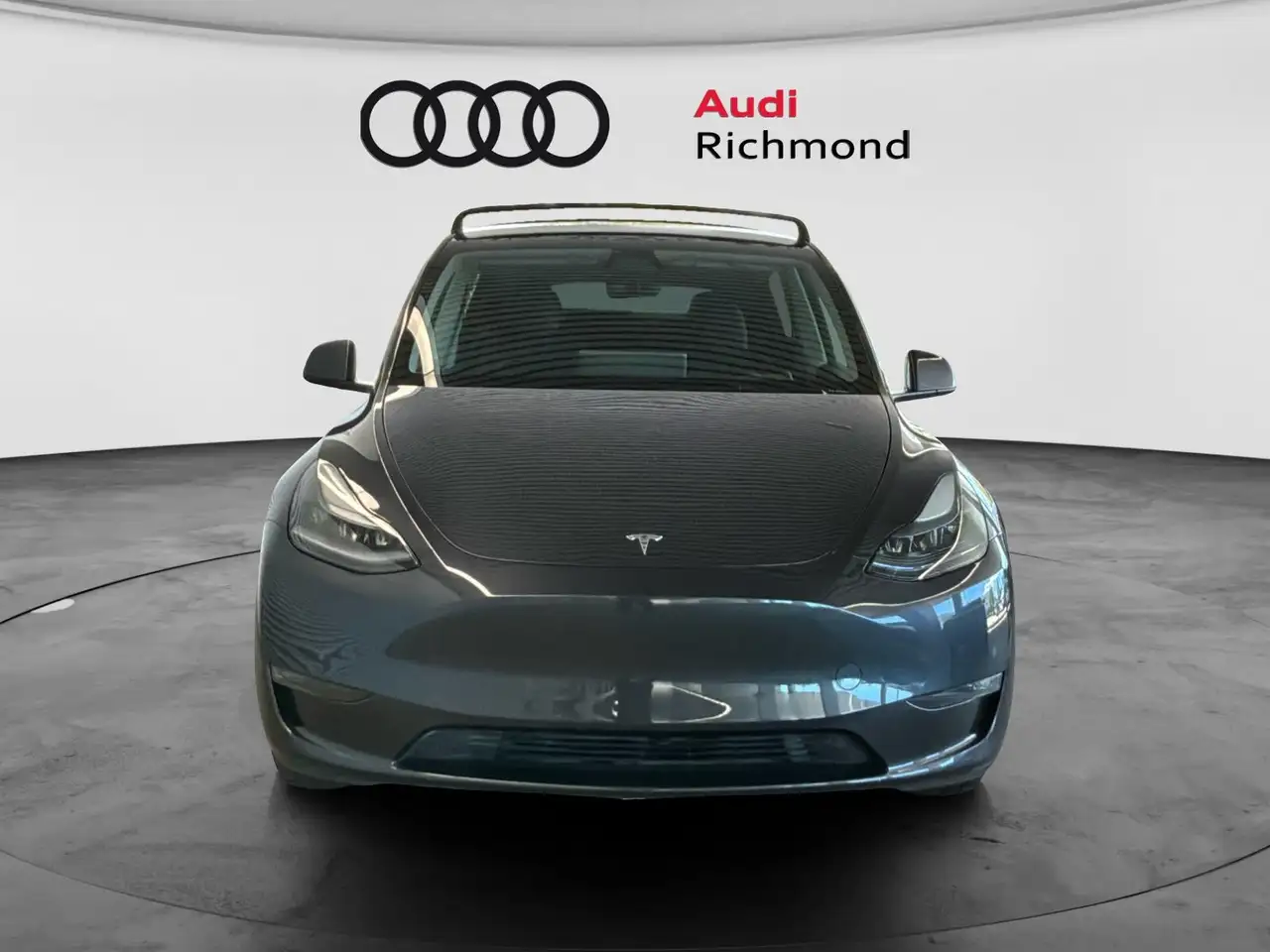Tesla Model Y photo Tesla Model Y