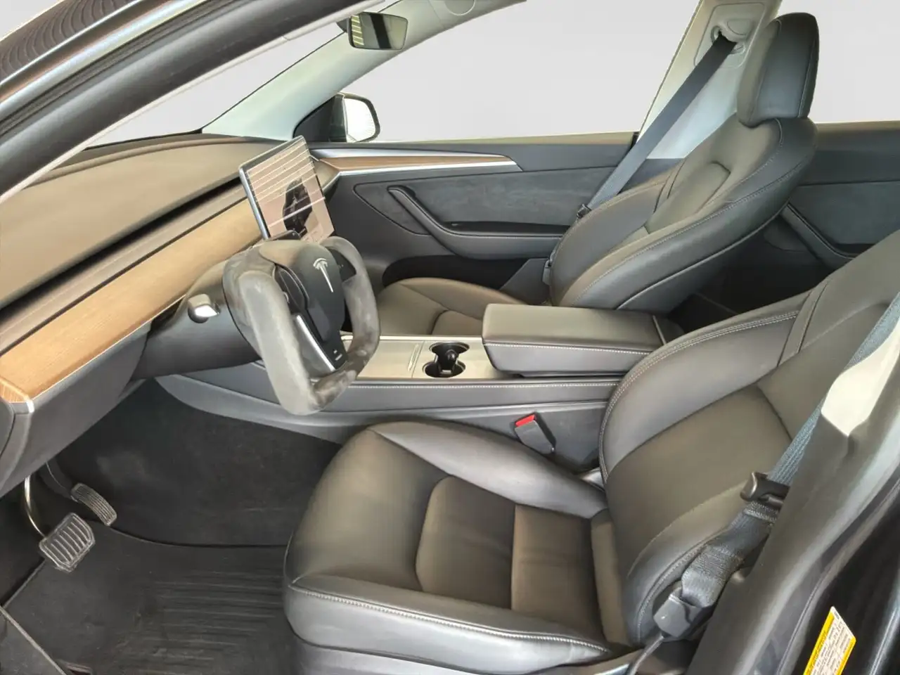 Tesla Model Y photo Tesla Model Y