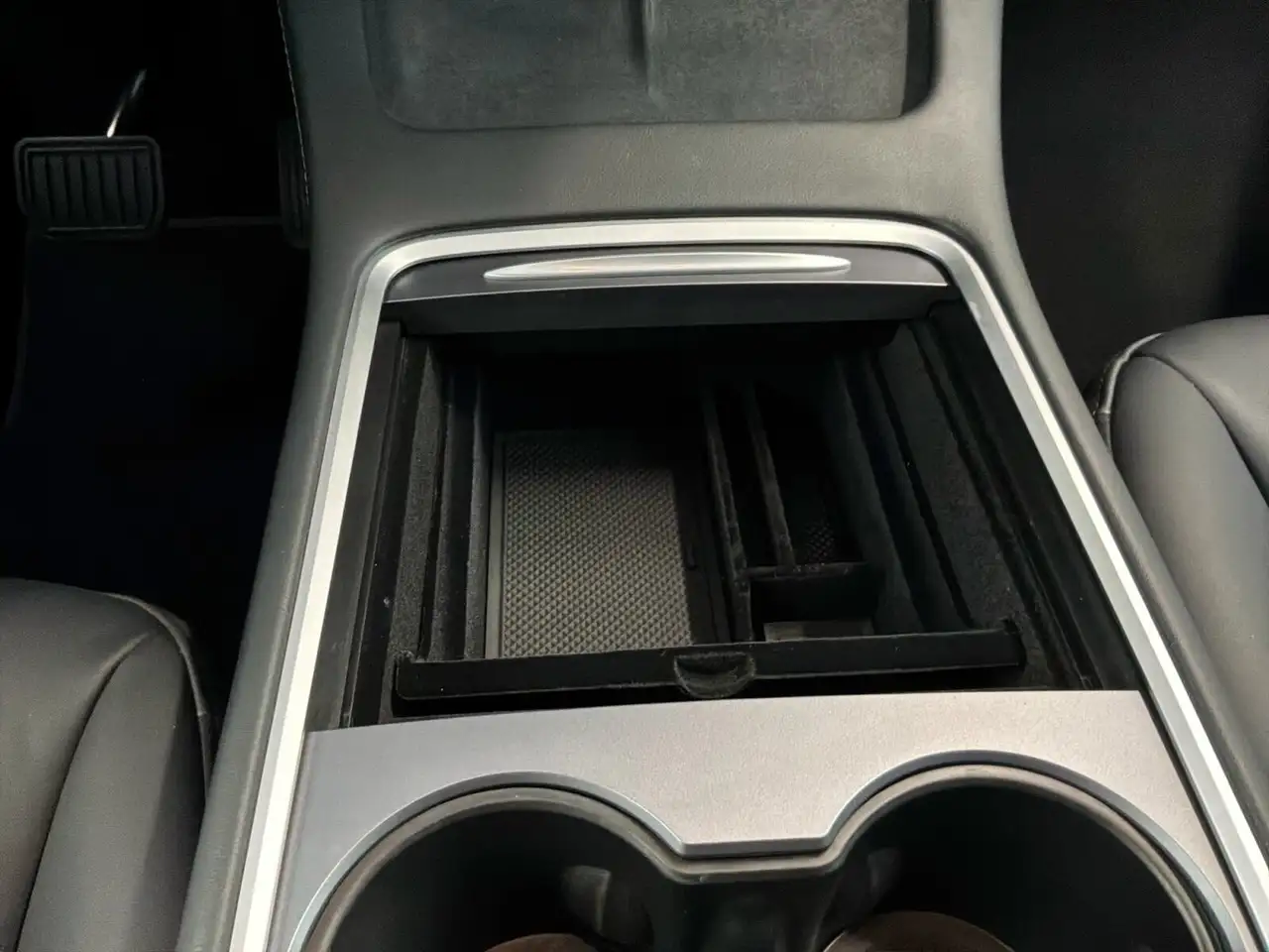 Tesla Model Y photo Tesla Model Y