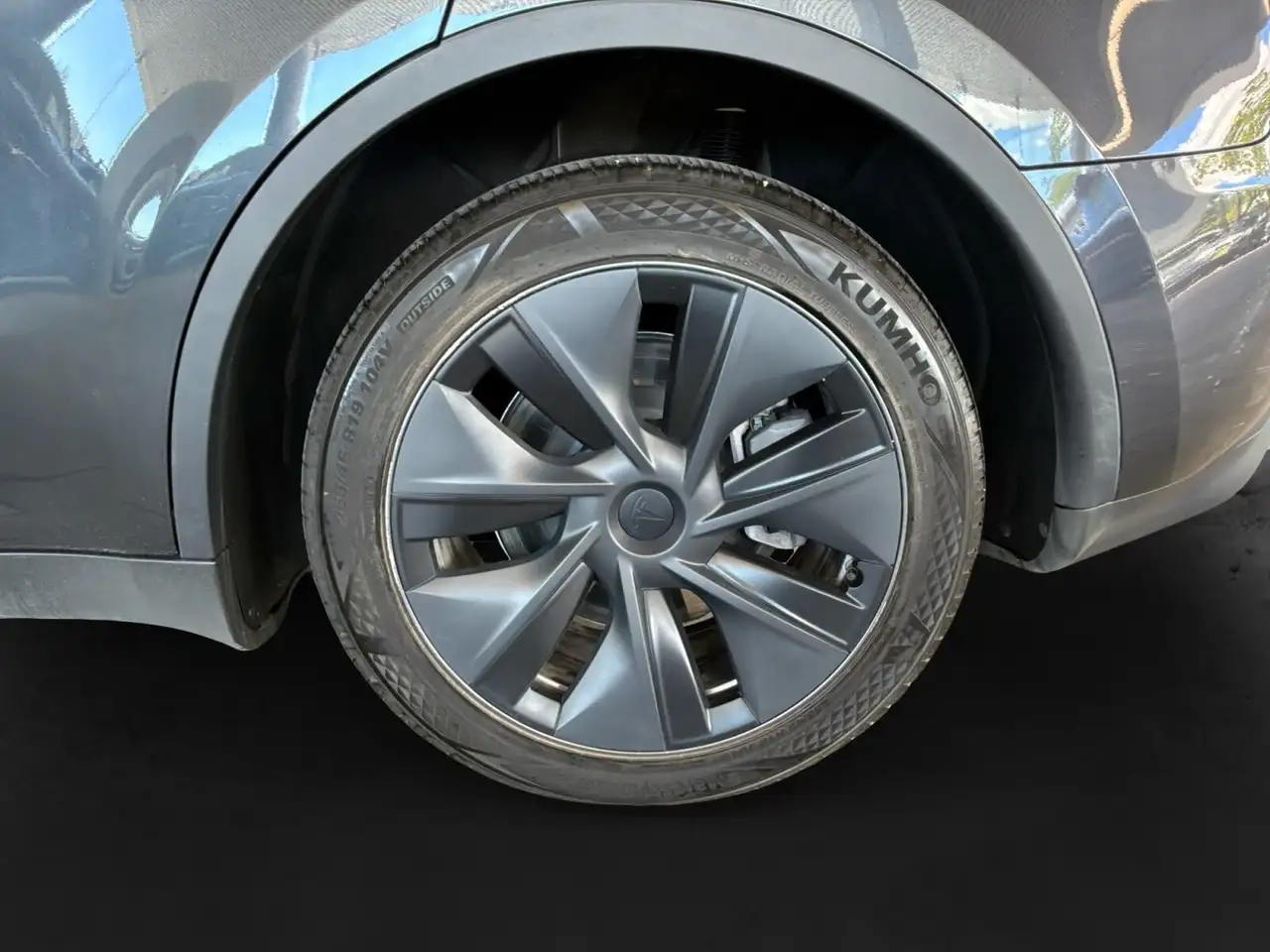 Tesla Model Y photo Tesla Model Y