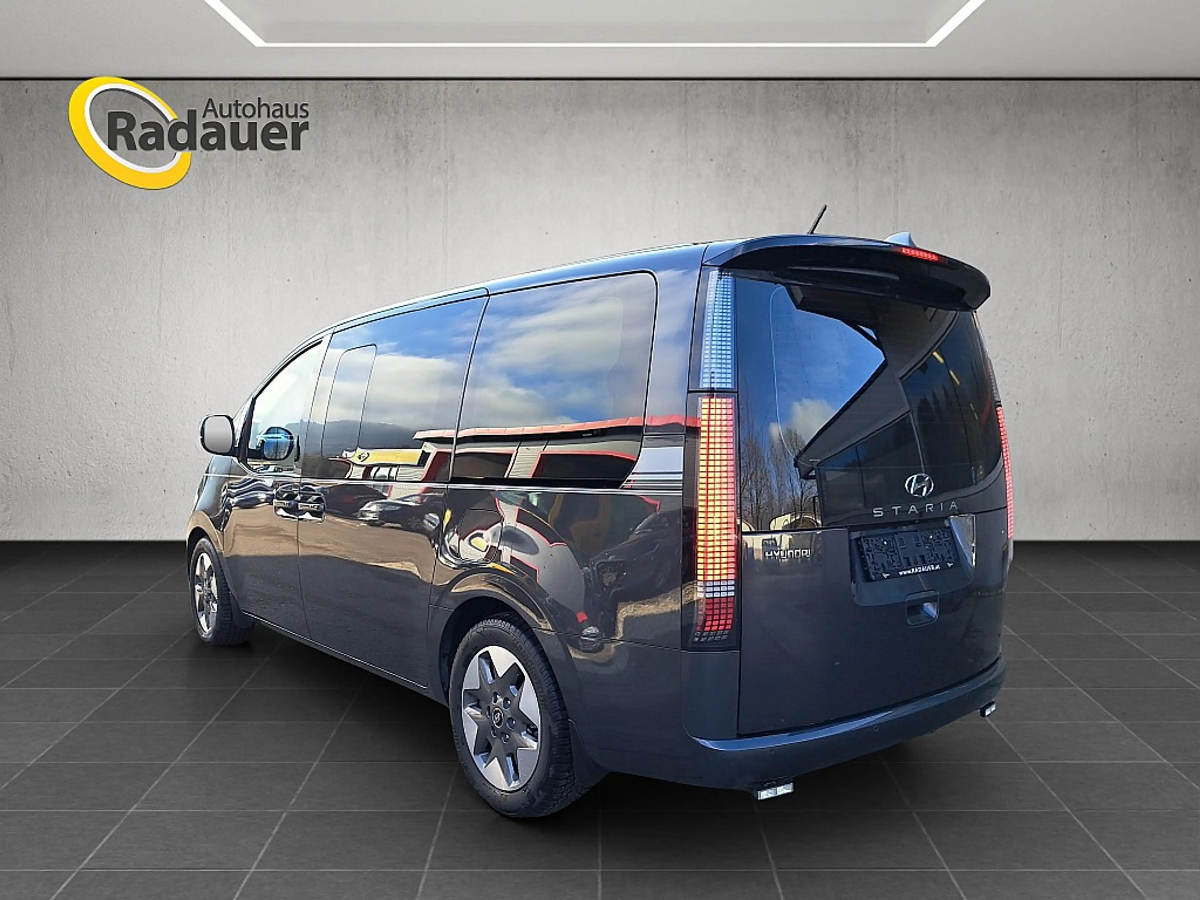Hyundai STARIA Staria Bus 2,2 CRDi Trend Line 4WD DCT Aut. — photo 3