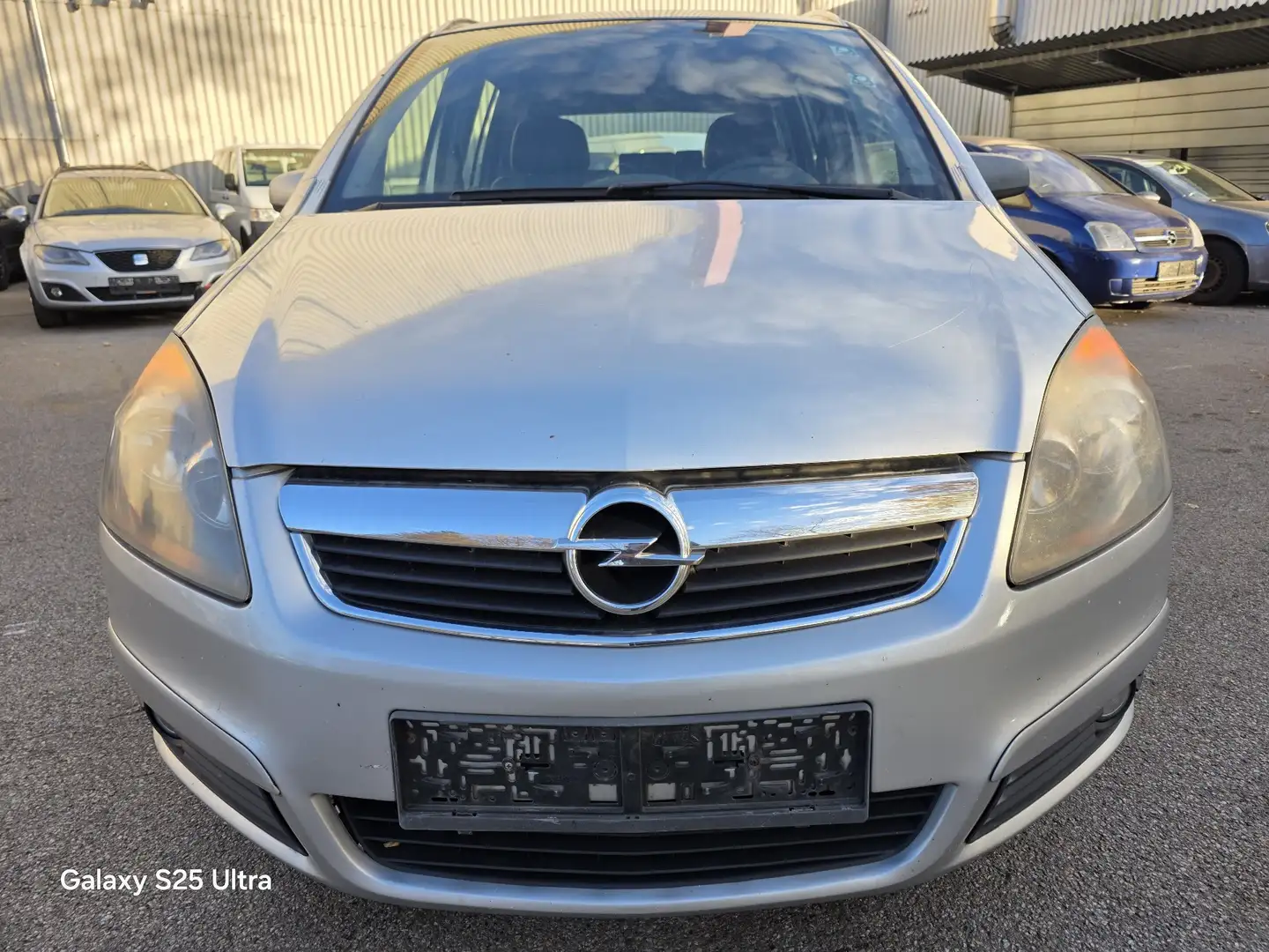 Opel Zafira 1.9 CDTI Grau - 1