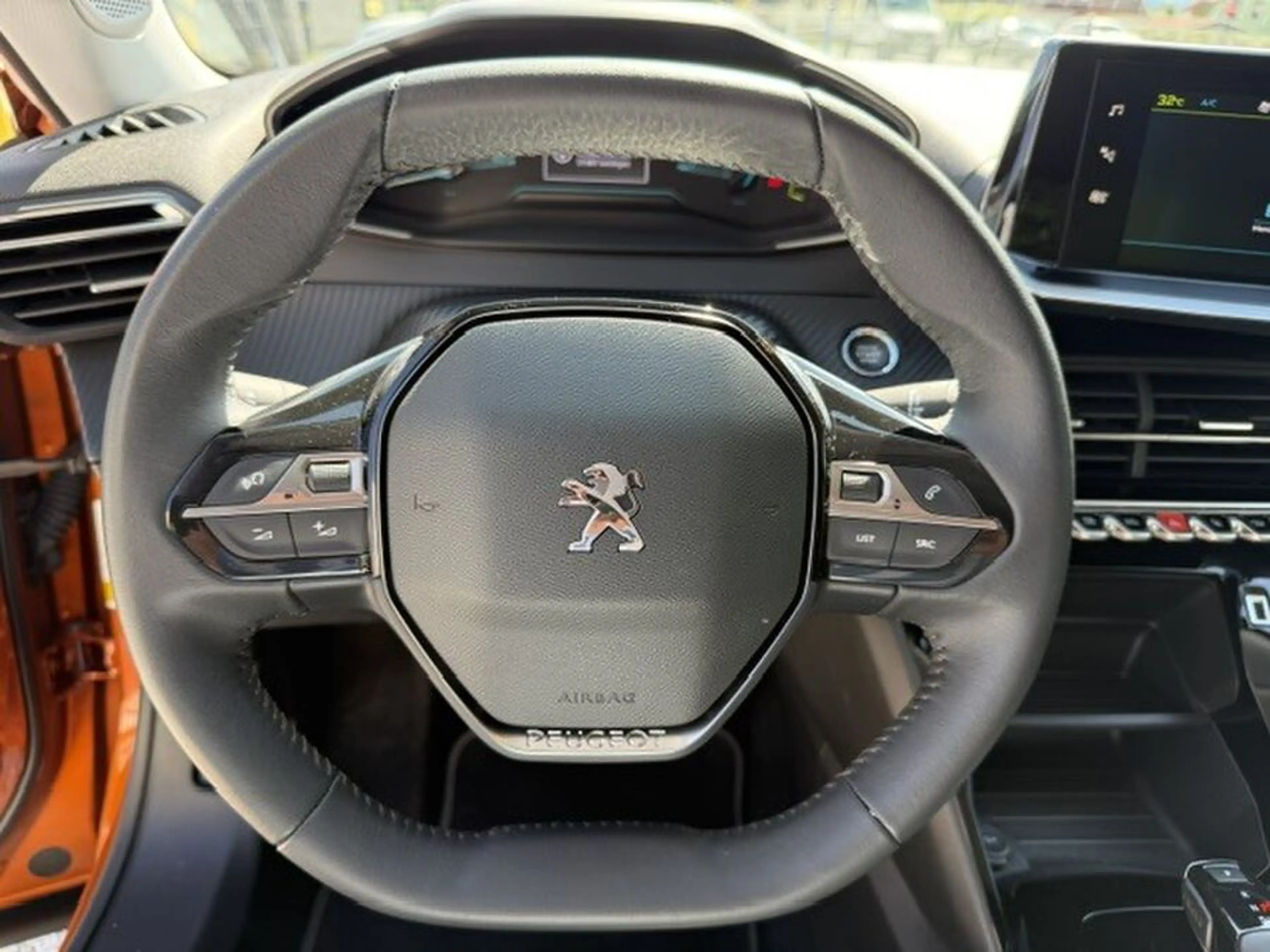 Peugeot e-2008 50kWh Style — photo 11