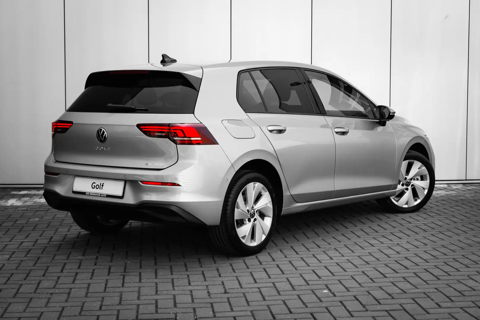 Volkswagen Golf Life Edition eHybrid | 'App-Connect' draadloze sma Grijs - 2