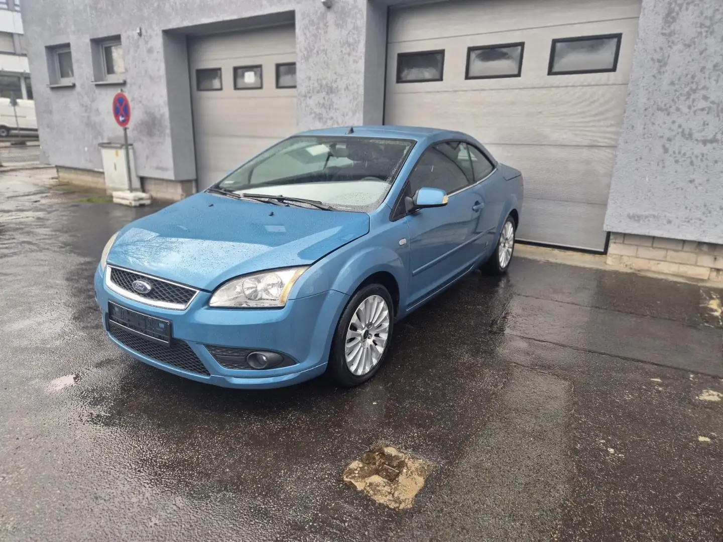 Ford Focus Cabrio Trend Blau - 1