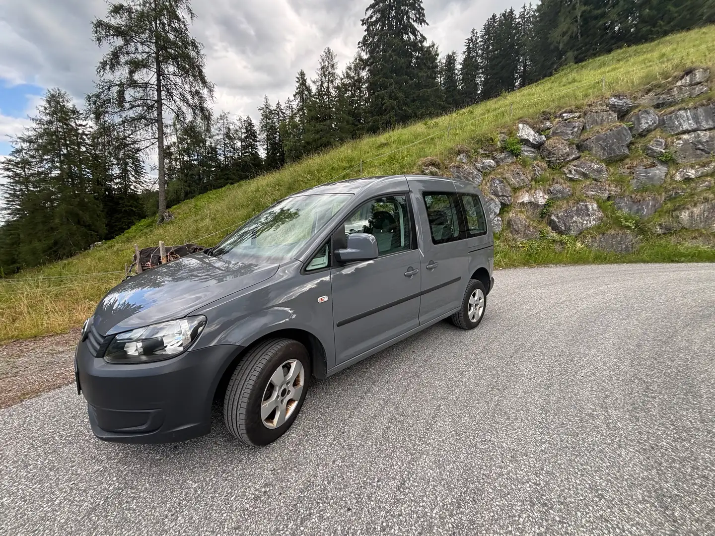Volkswagen Caddy Grau - 1