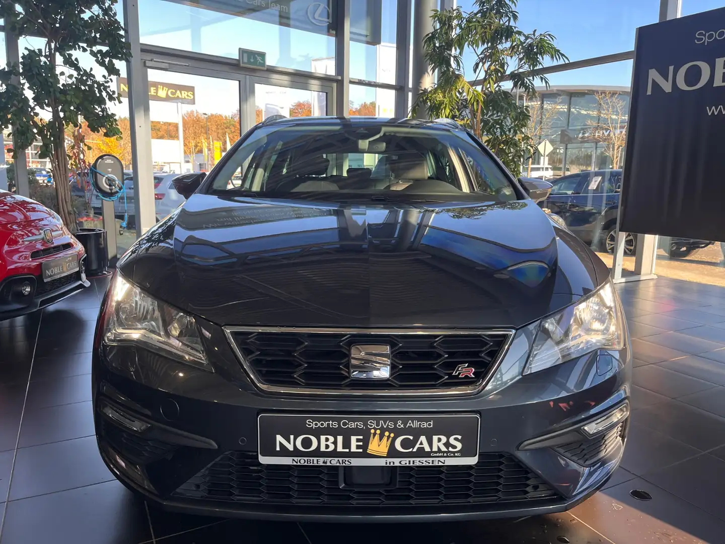 SEAT Leon ST FR Black Matt Edition AHK NAVI Grau - 2