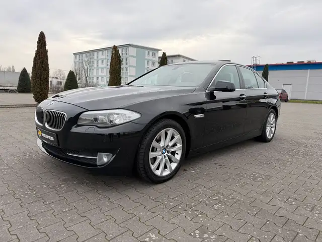 BMW 520 D AUTOMATIK/STNDHZG/NAVI-PROF/KAMERA/S-DACH