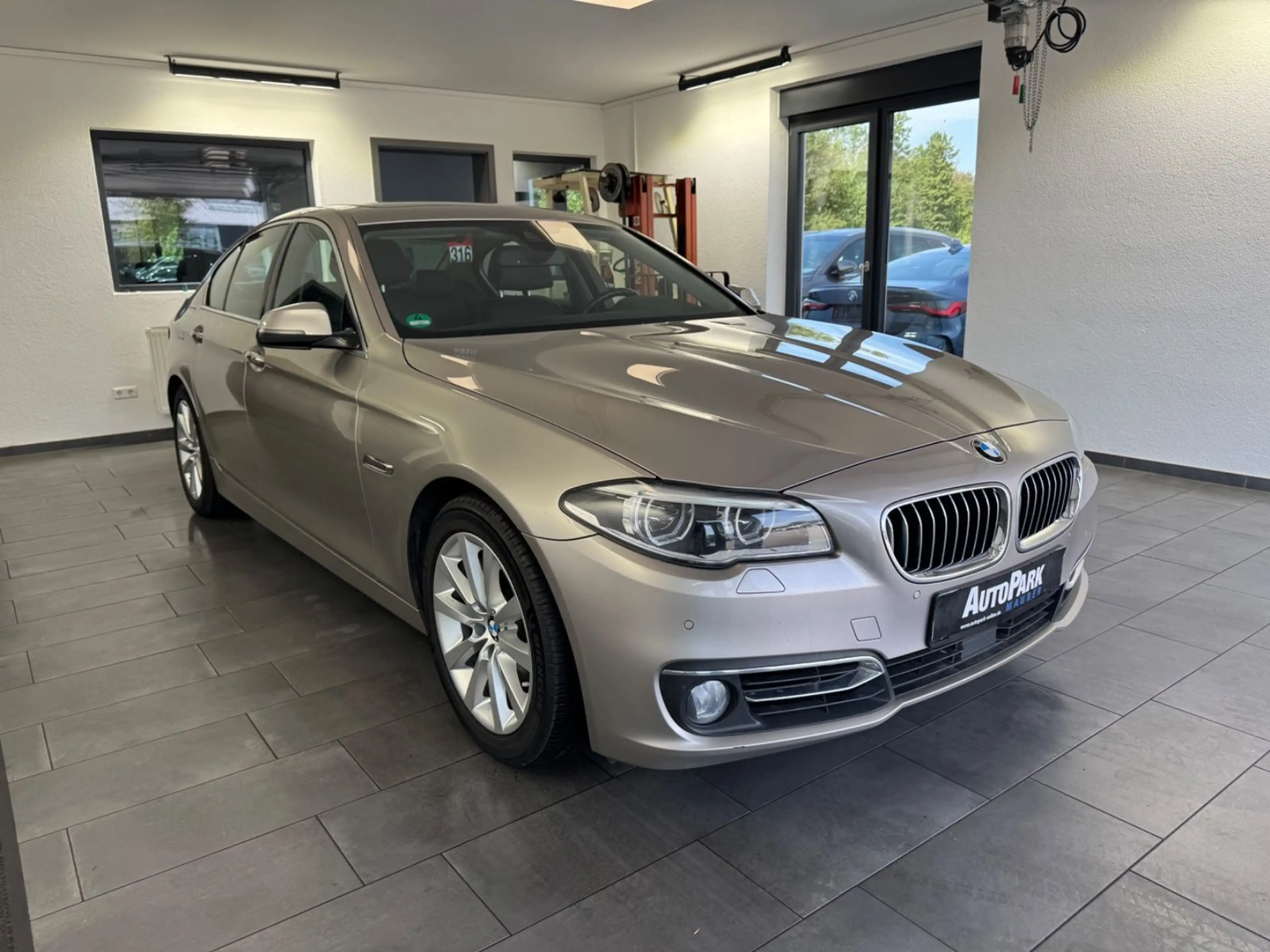 BMW 535 i xDrive Luxury Line*Nachtsicht*4xSHZ*SHD* — photo 4