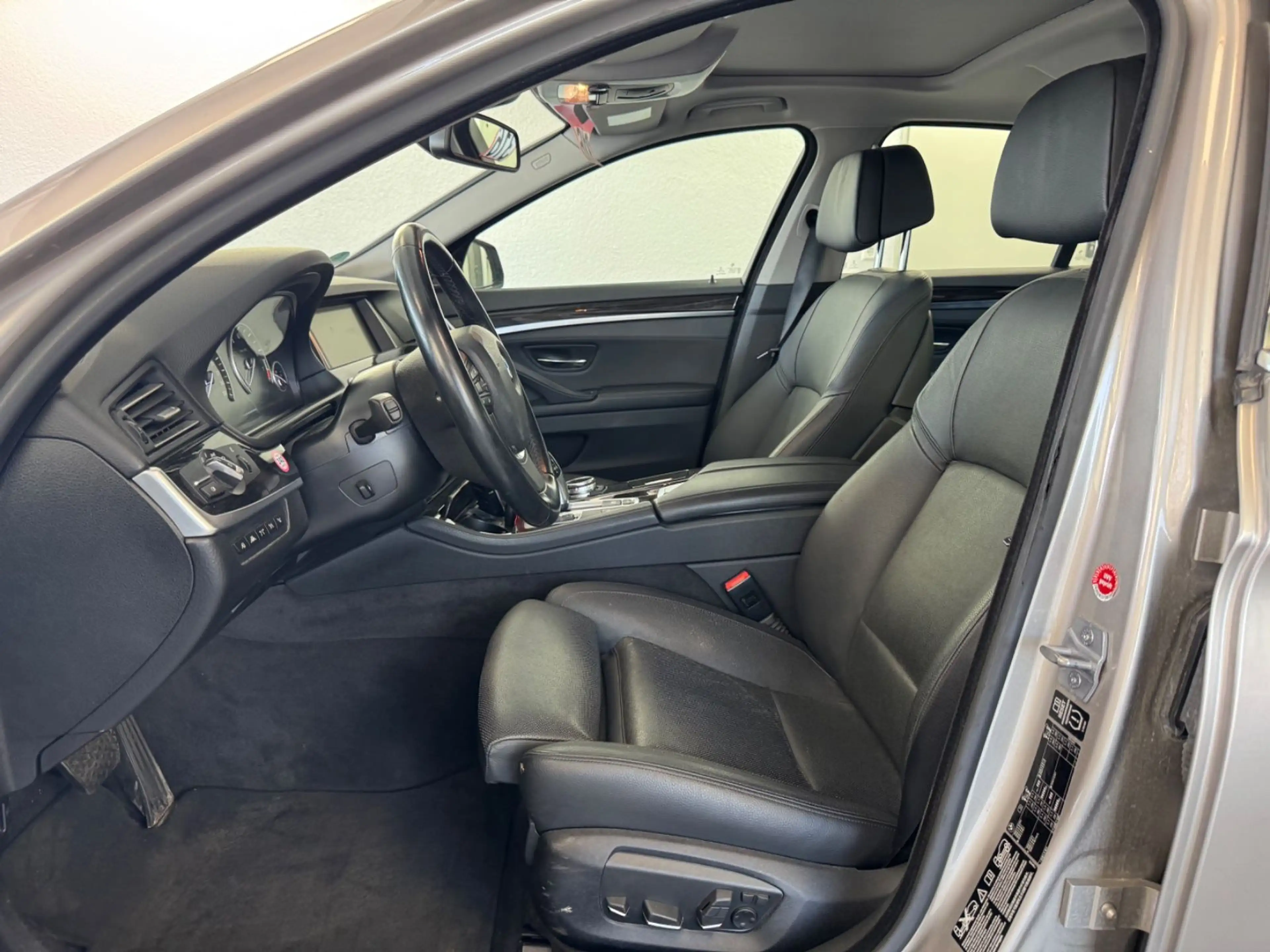 BMW 535 i xDrive Luxury Line*Nachtsicht*4xSHZ*SHD* — photo 9