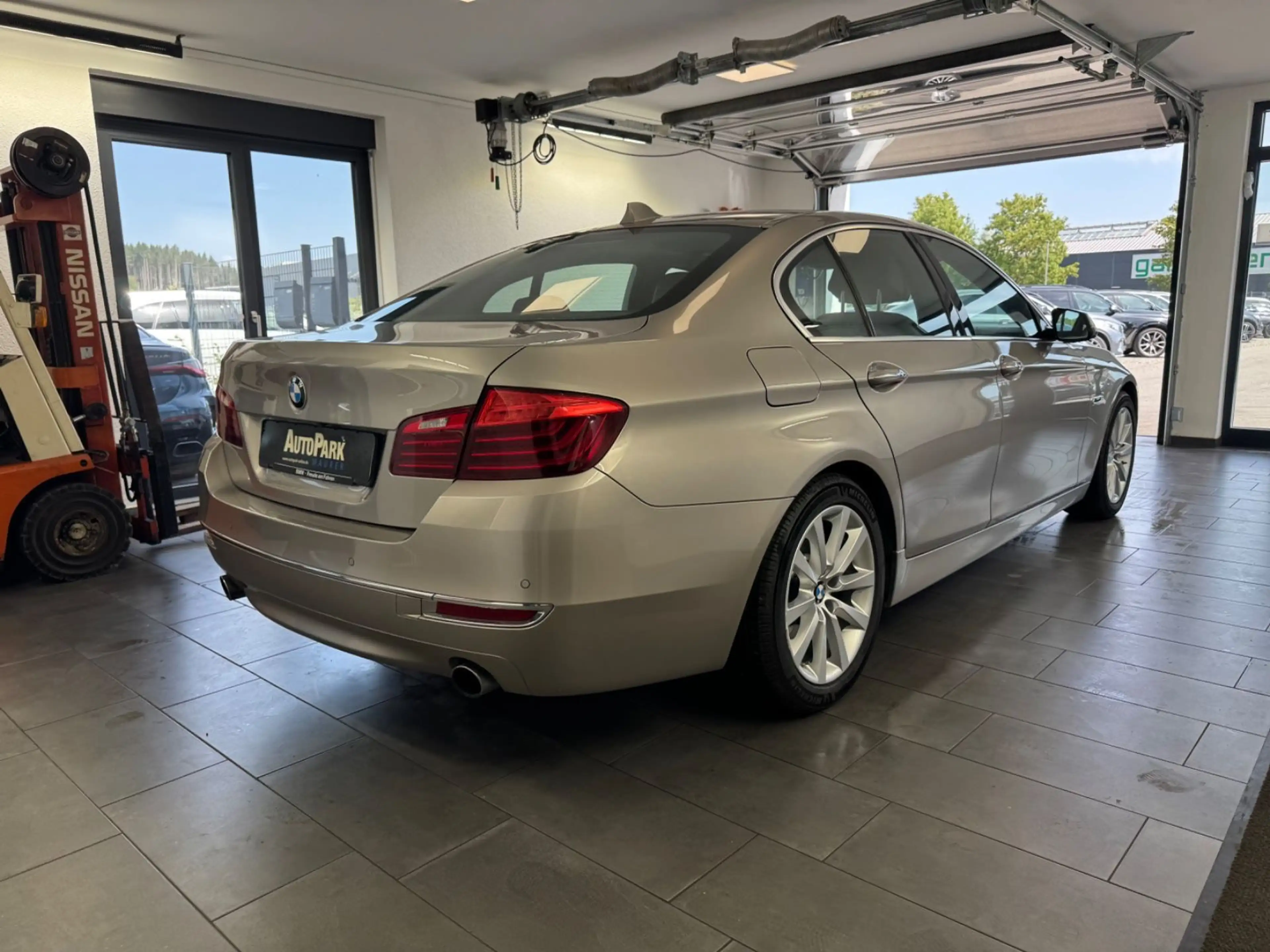 BMW 535 i xDrive Luxury Line*Nachtsicht*4xSHZ*SHD* — photo 5