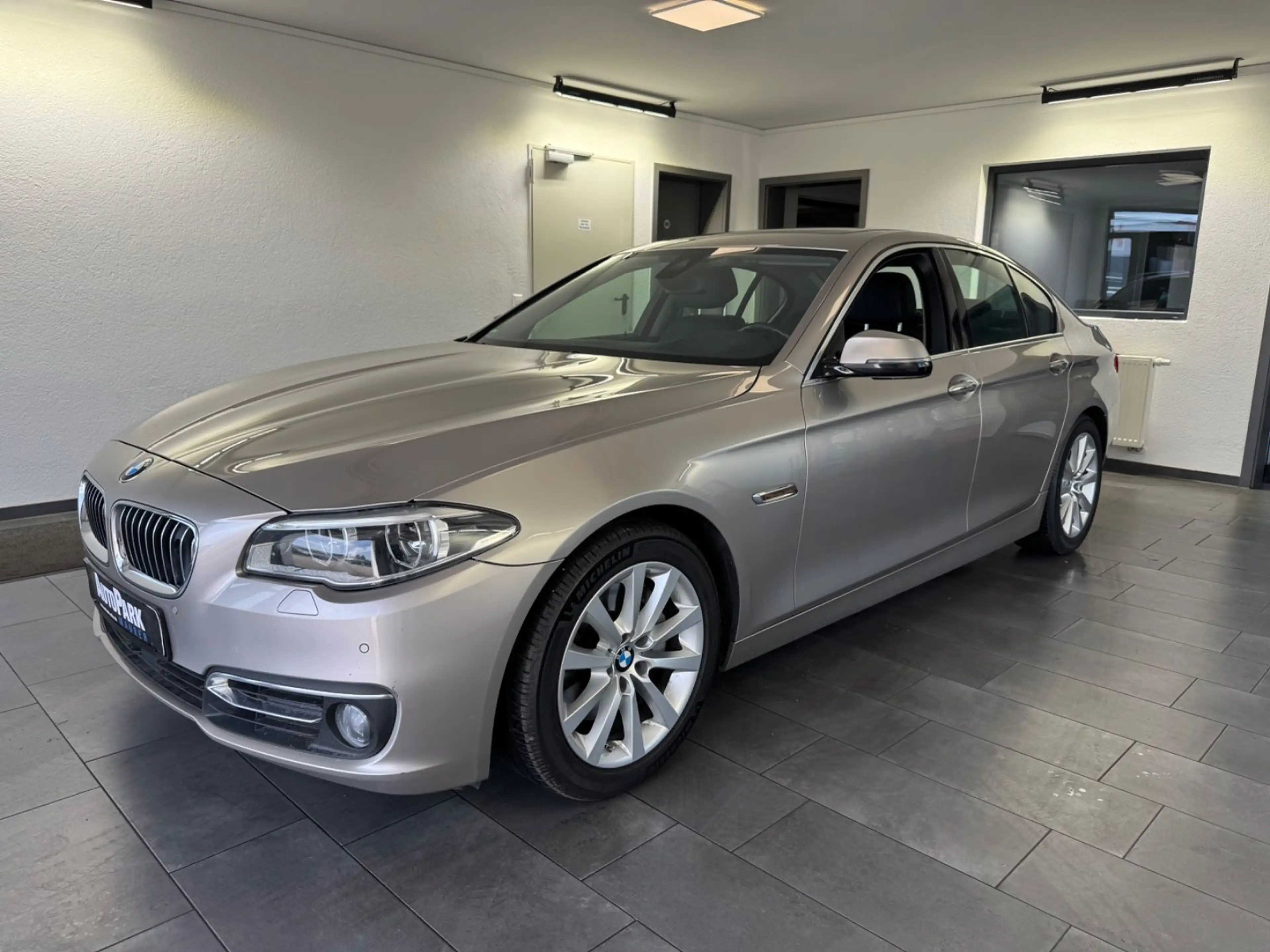 BMW 535 i xDrive Luxury Line*Nachtsicht*4xSHZ*SHD*