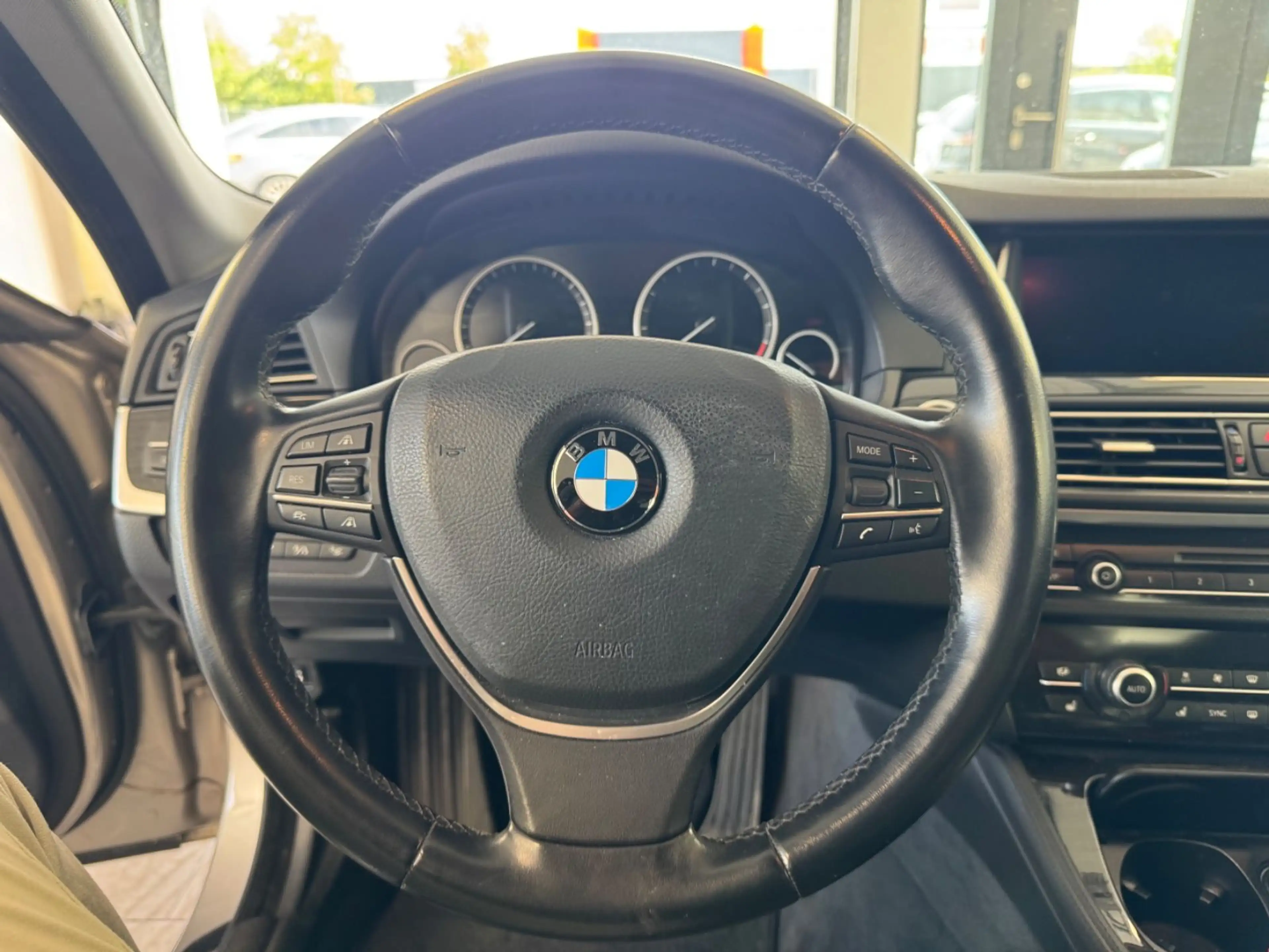 BMW 535 i xDrive Luxury Line*Nachtsicht*4xSHZ*SHD* — photo 13