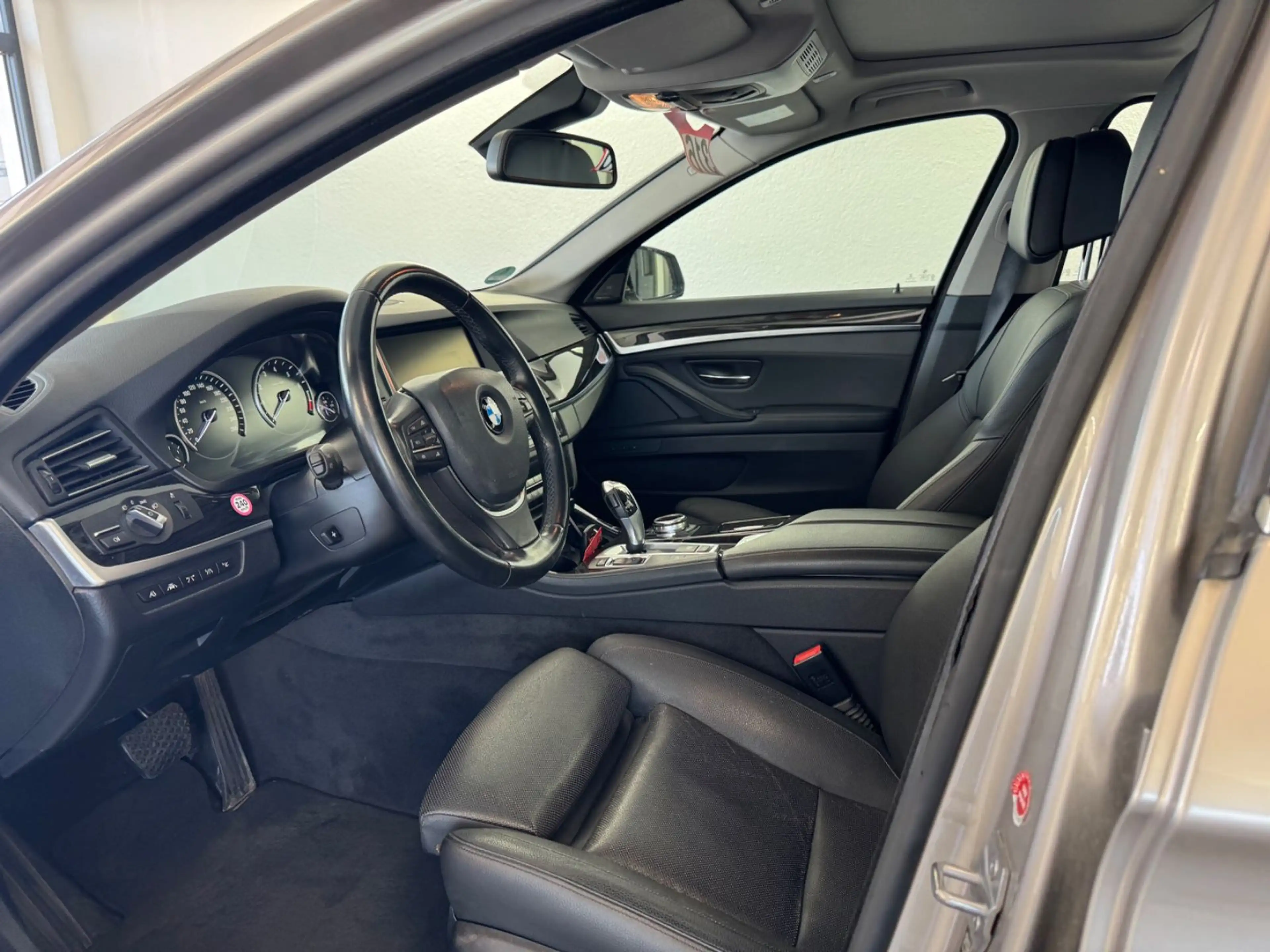 BMW 535 i xDrive Luxury Line*Nachtsicht*4xSHZ*SHD* — photo 11