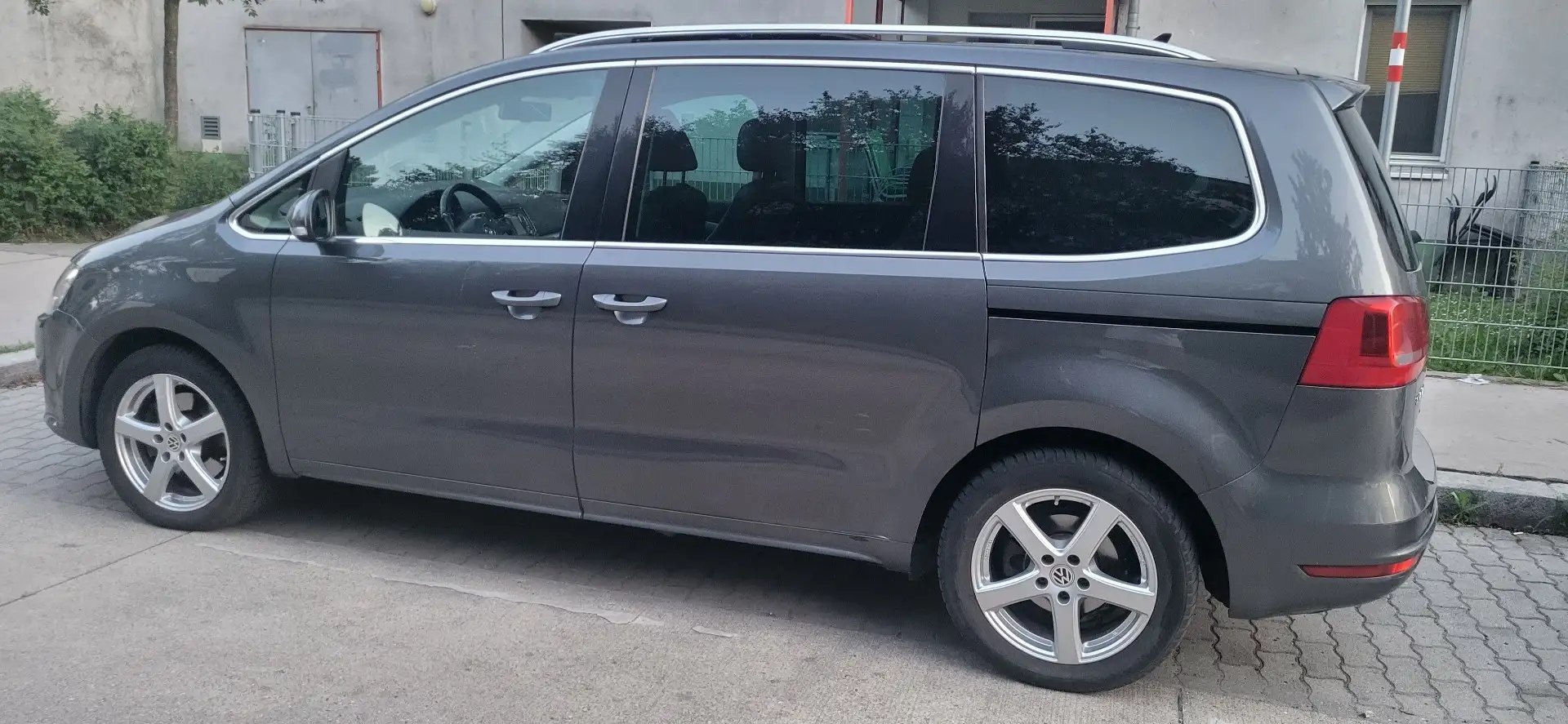 Volkswagen Sharan 2.0 TDI BlueMotion Technology Highline - 2