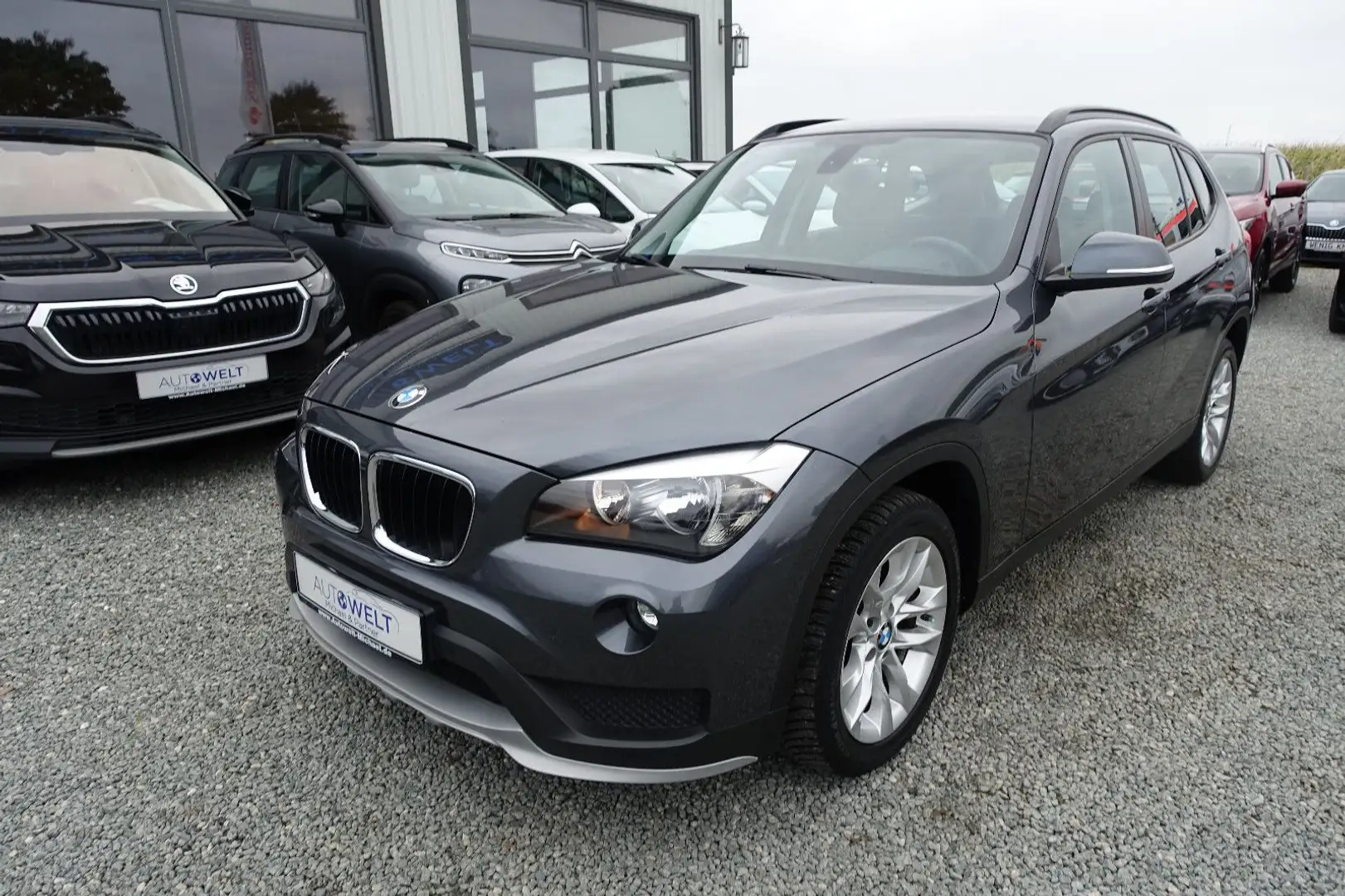 BMW X1 2.0 sDrive Aut.1.HAND lück.Scheckheft InspNeu Grau - 2