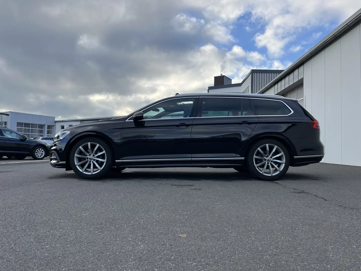 Volkswagen Passat Variant 2.0 TDI DSG 4M Highline R-Line 188€ m. 20% Anzah Negro - 2