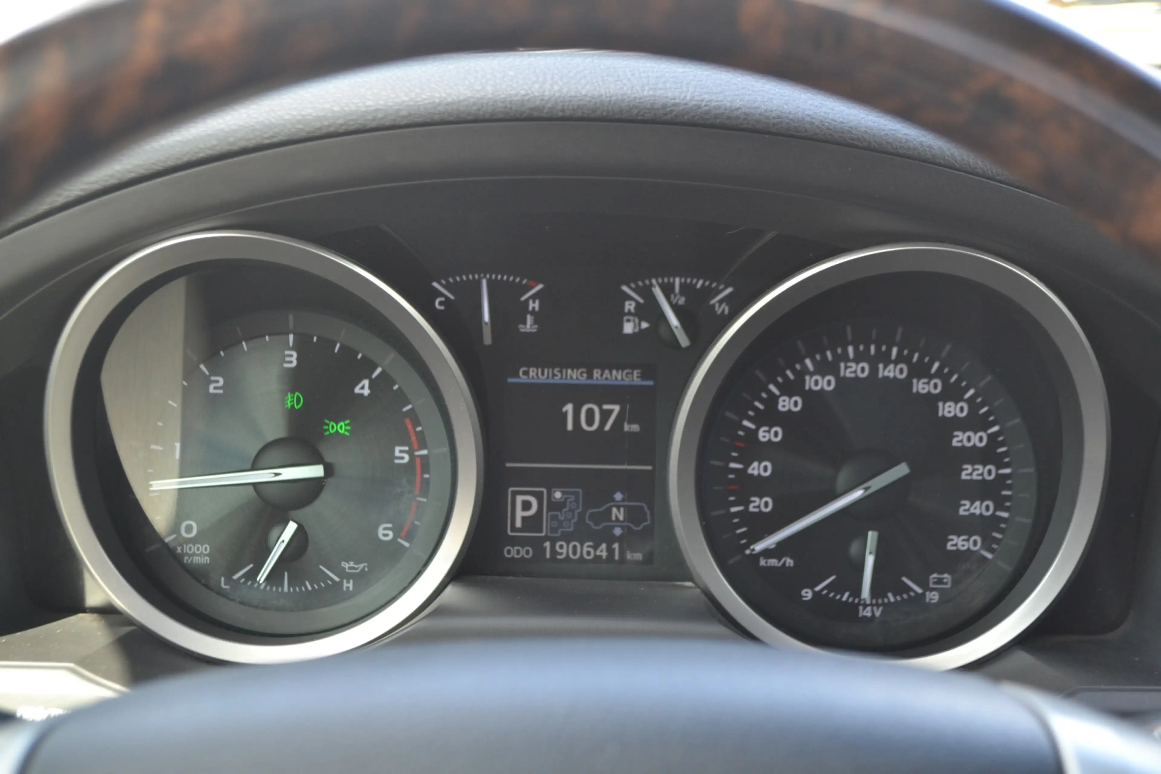 Toyota Land Cruiser 200 4.5 V8 D-4D Executive Standard Roof Window Van — photo 13