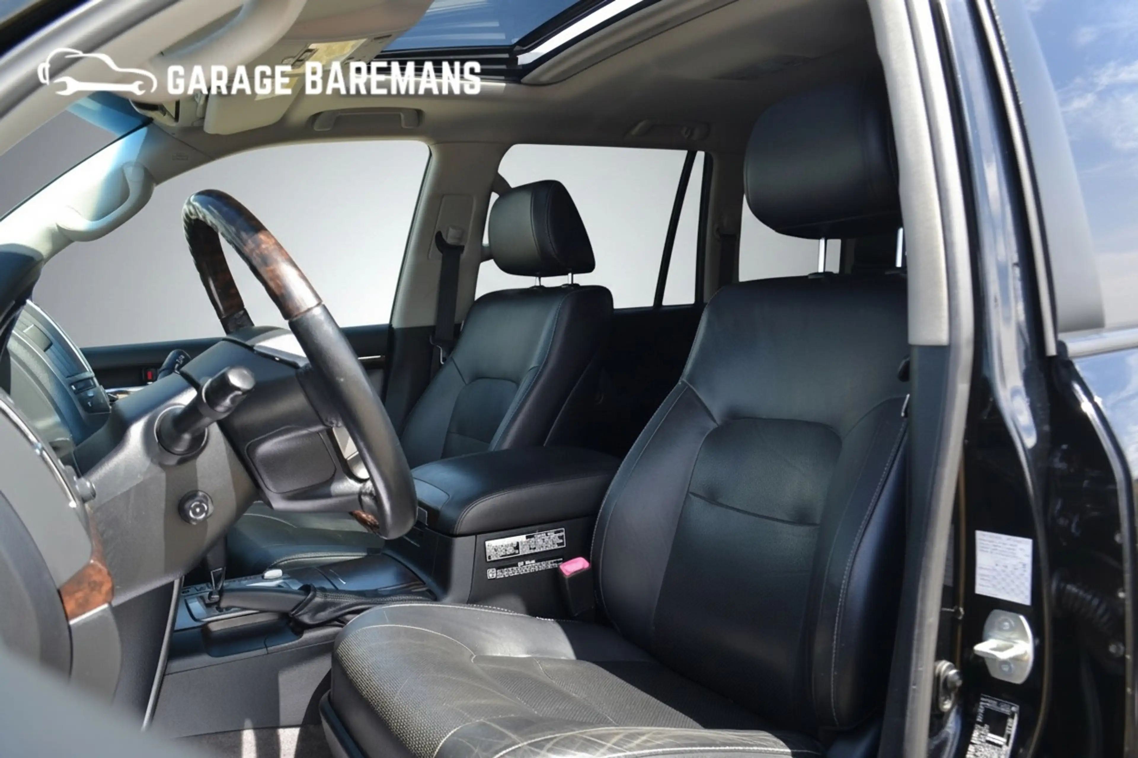Toyota Land Cruiser 200 4.5 V8 D-4D Executive Standard Roof Window Van — photo 9