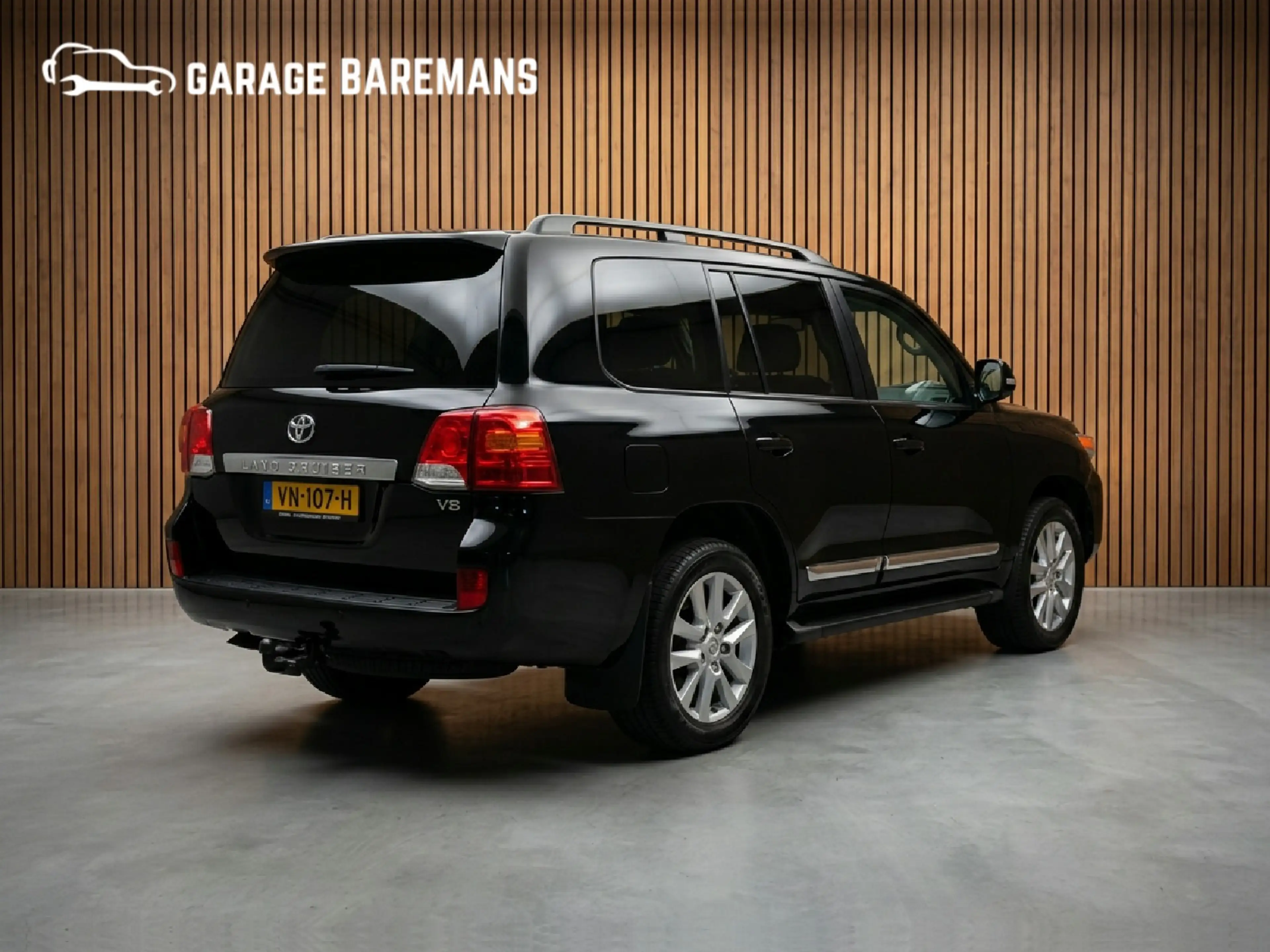 Toyota Land Cruiser 200 4.5 V8 D-4D Executive Standard Roof Window Van — photo 5