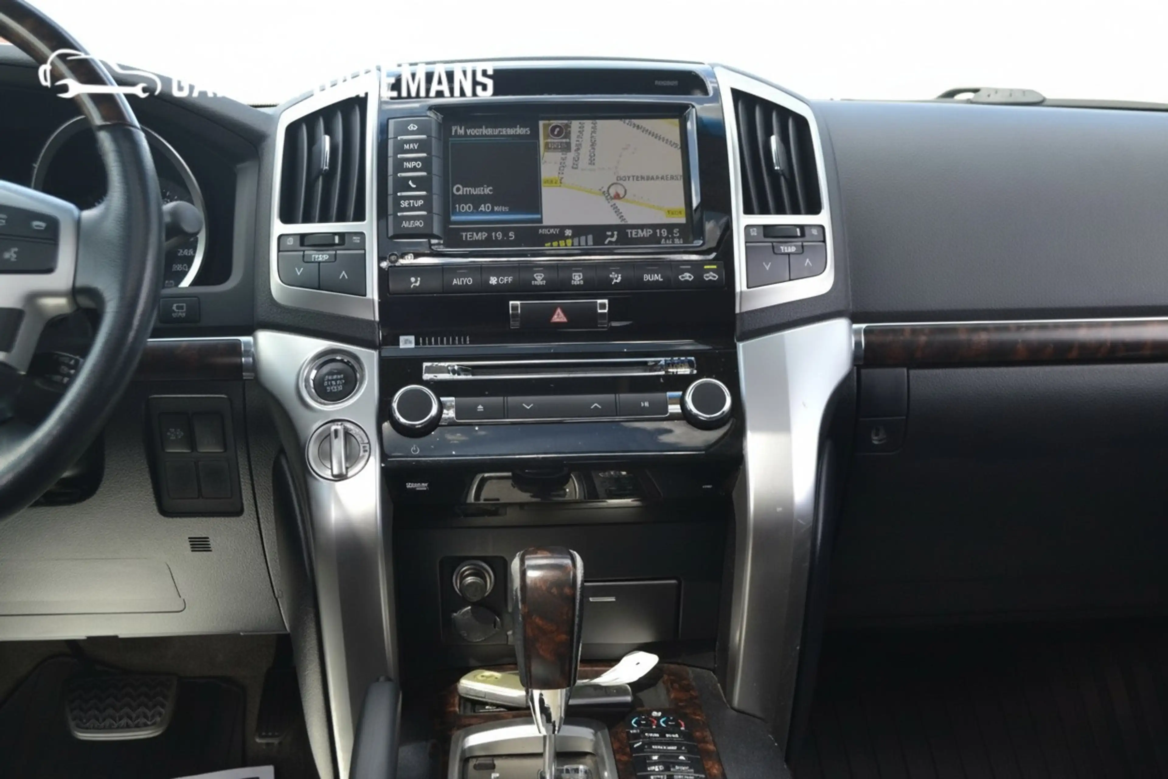 Toyota Land Cruiser 200 4.5 V8 D-4D Executive Standard Roof Window Van — photo 12