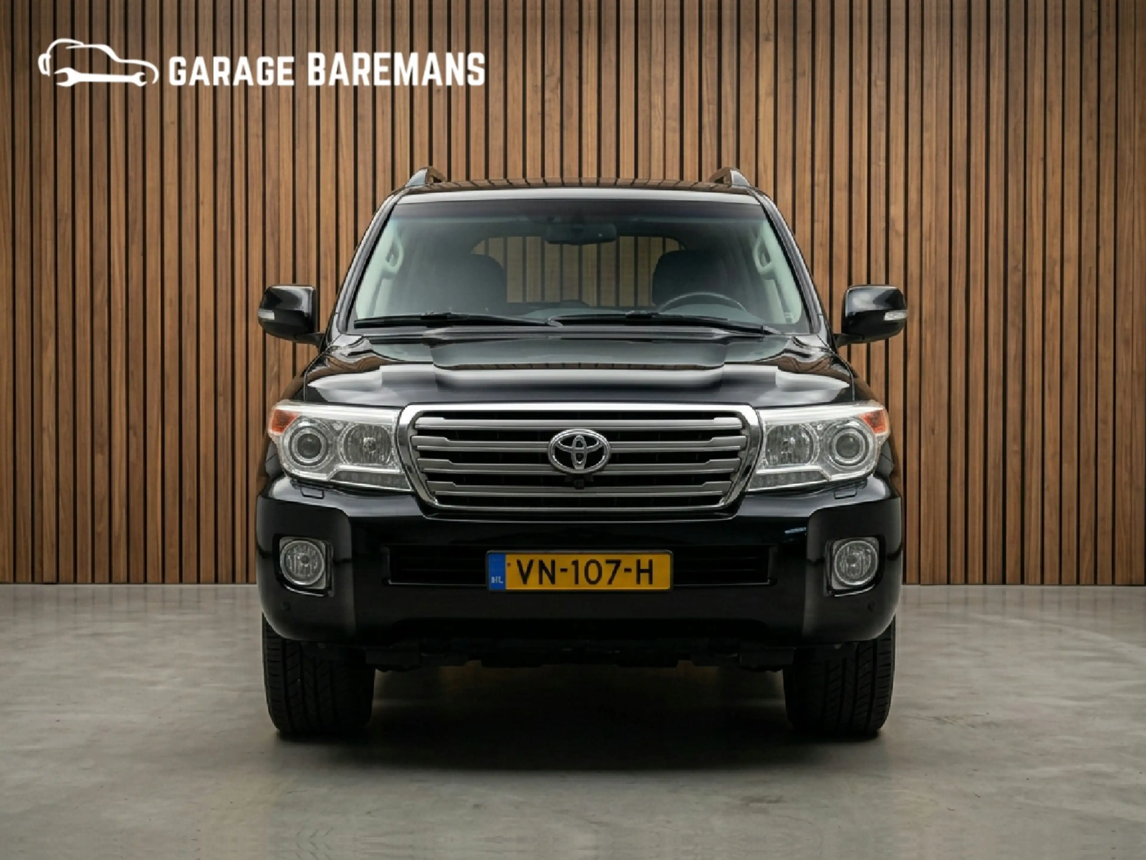 Toyota Land Cruiser 200 4.5 V8 D-4D Executive Standard Roof Window Van — photo 8