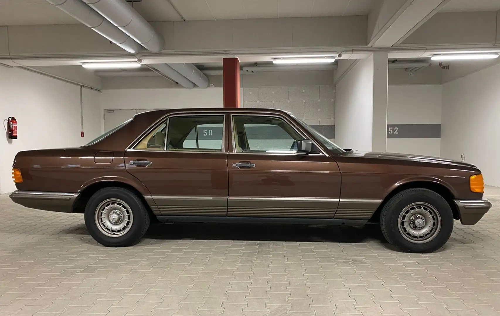 Mercedes-Benz 380 W126 Braun - 1