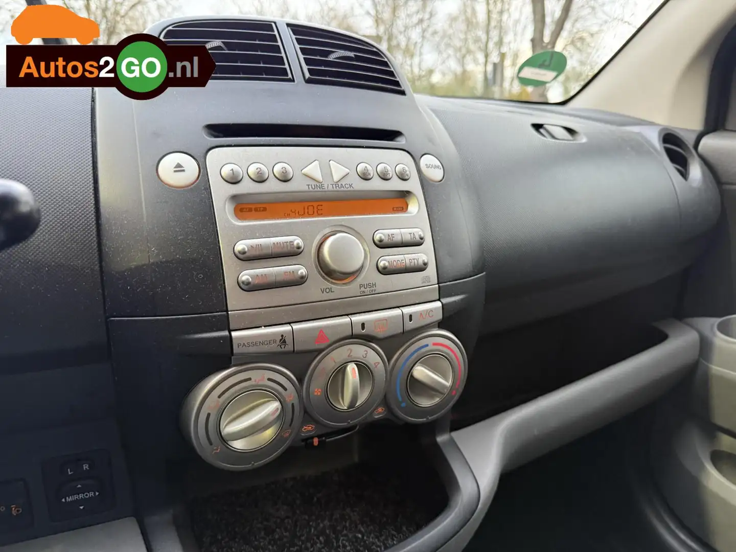 Daihatsu Sirion 2 1.0-12V Trend Negro - 2