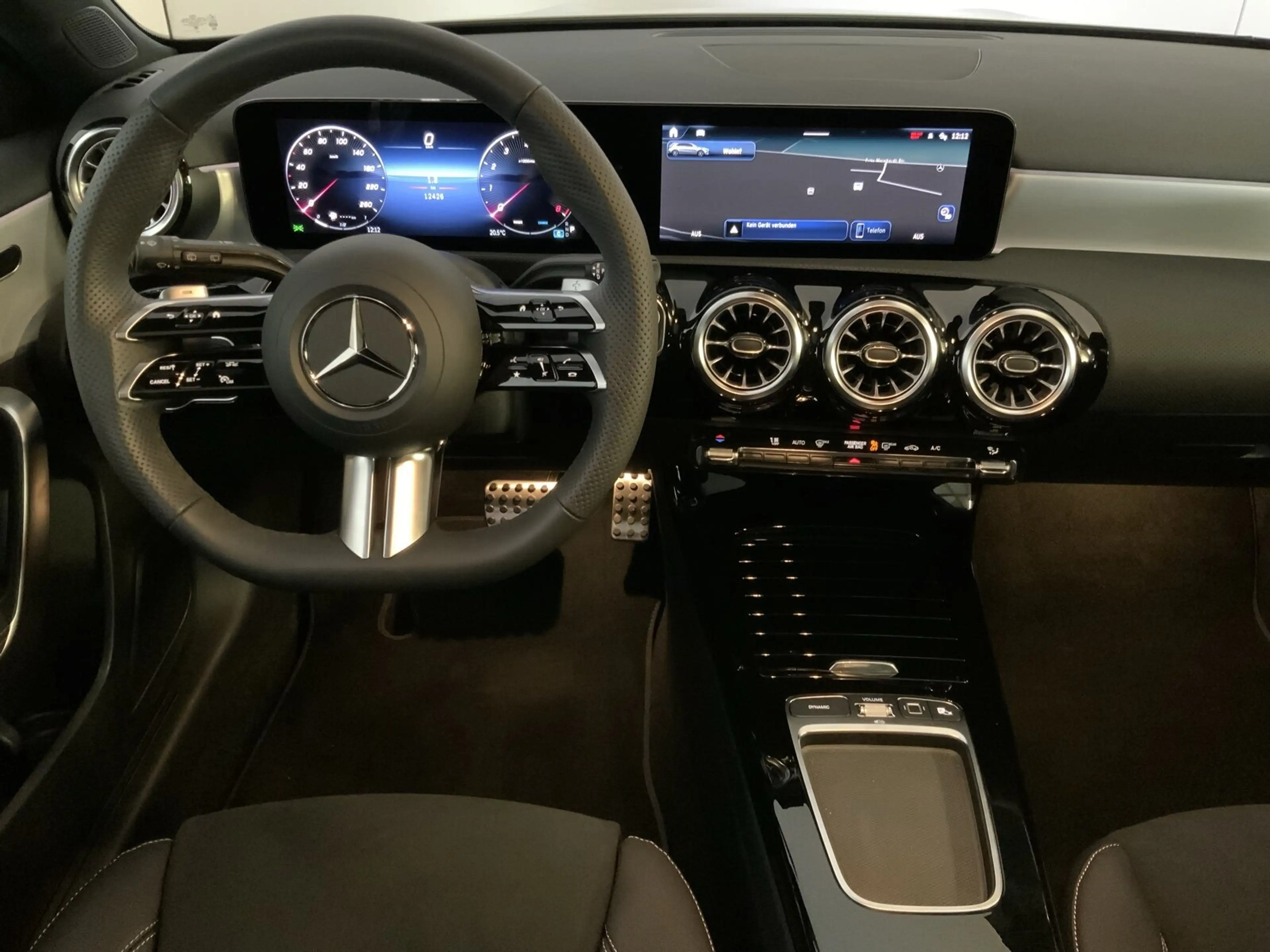 Mercedes-Benz A 200 A 200 Kompaktlim AMG Pano RüCam Distro MultiBeam — photo 9