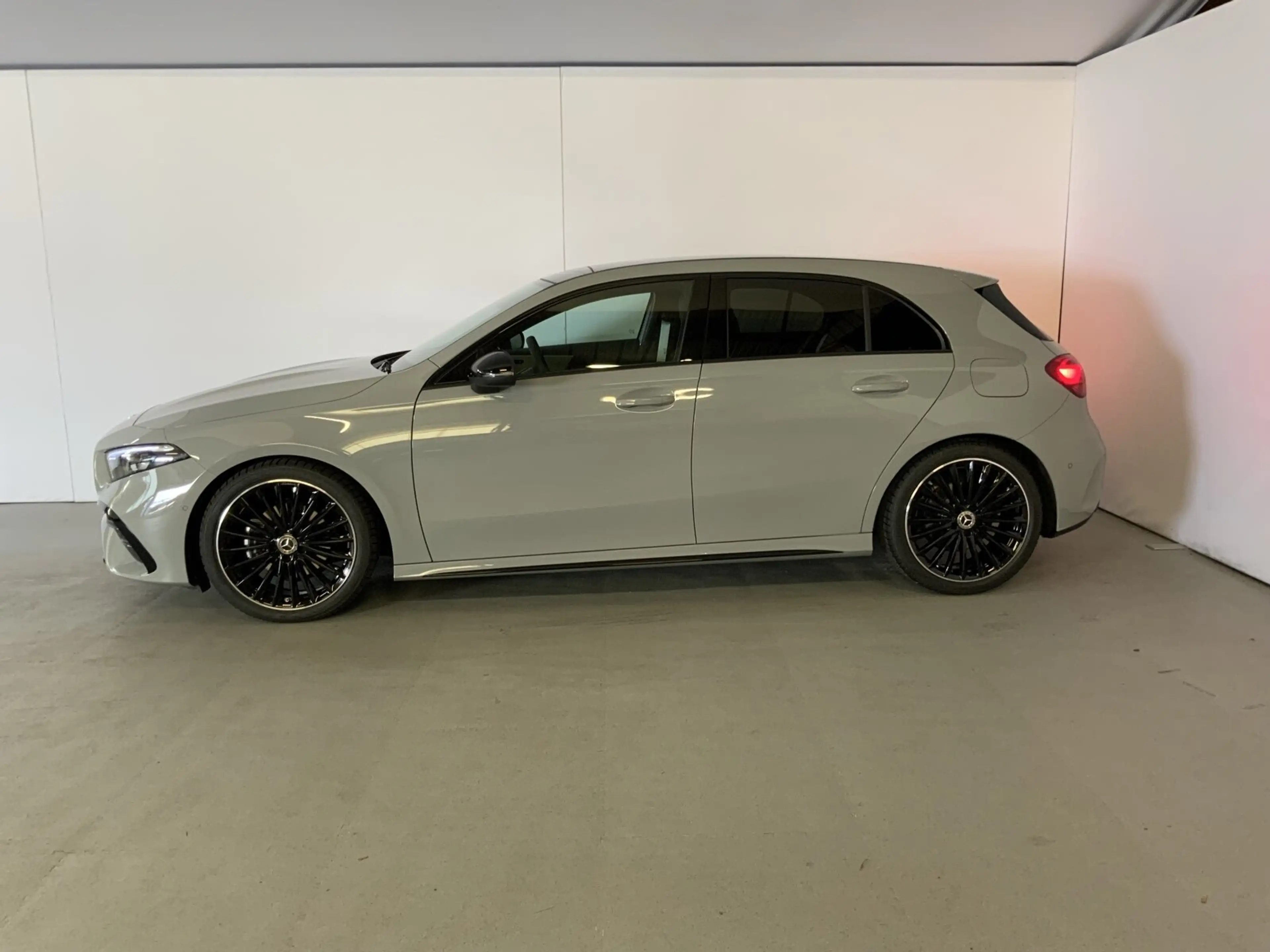 Mercedes-Benz A 200 A 200 Kompaktlim AMG Pano RüCam Distro MultiBeam — photo 3