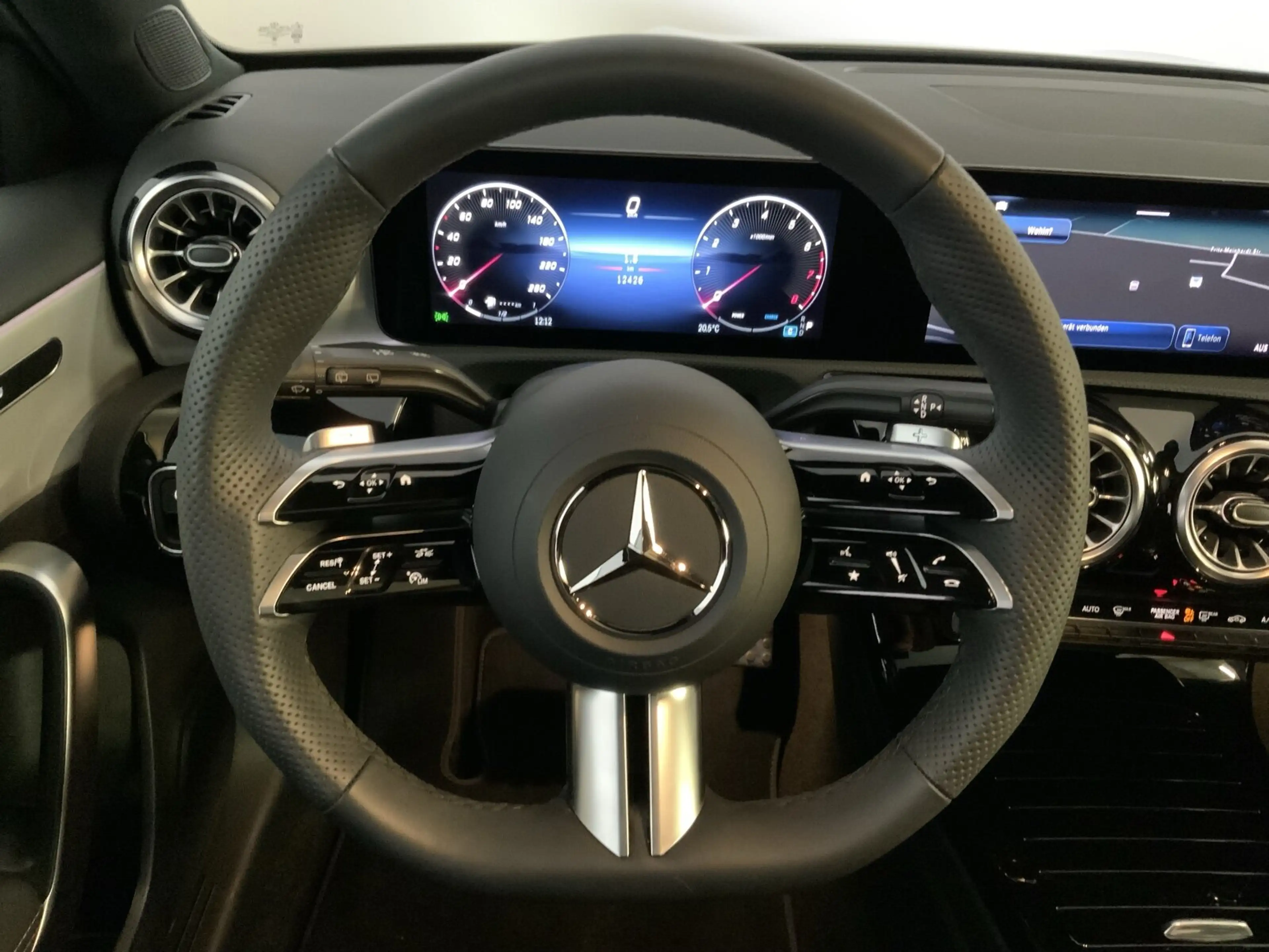 Mercedes-Benz A 200 A 200 Kompaktlim AMG Pano RüCam Distro MultiBeam — photo 10