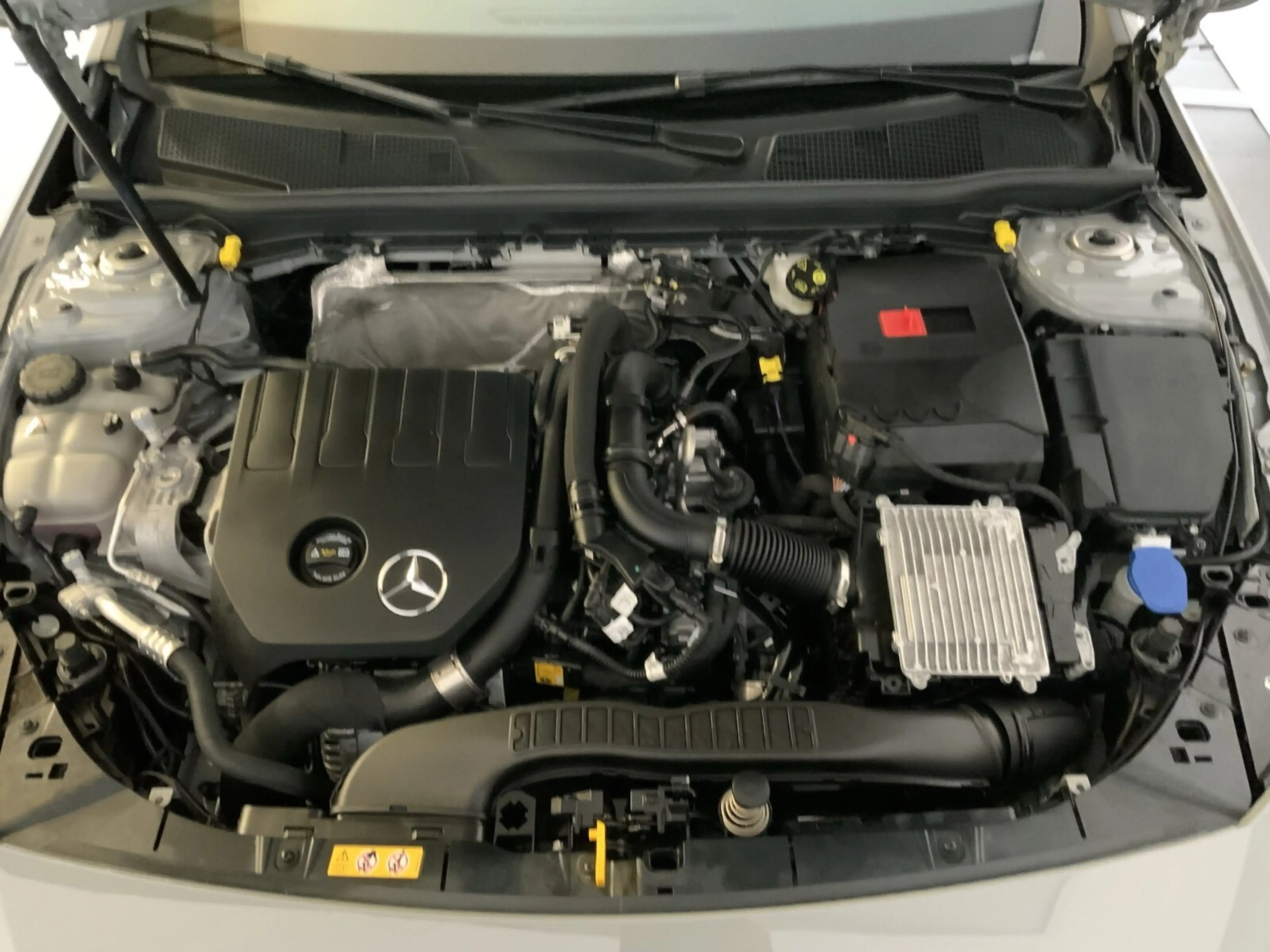 Mercedes-Benz A 200 A 200 Kompaktlim AMG Pano RüCam Distro MultiBeam — photo 13