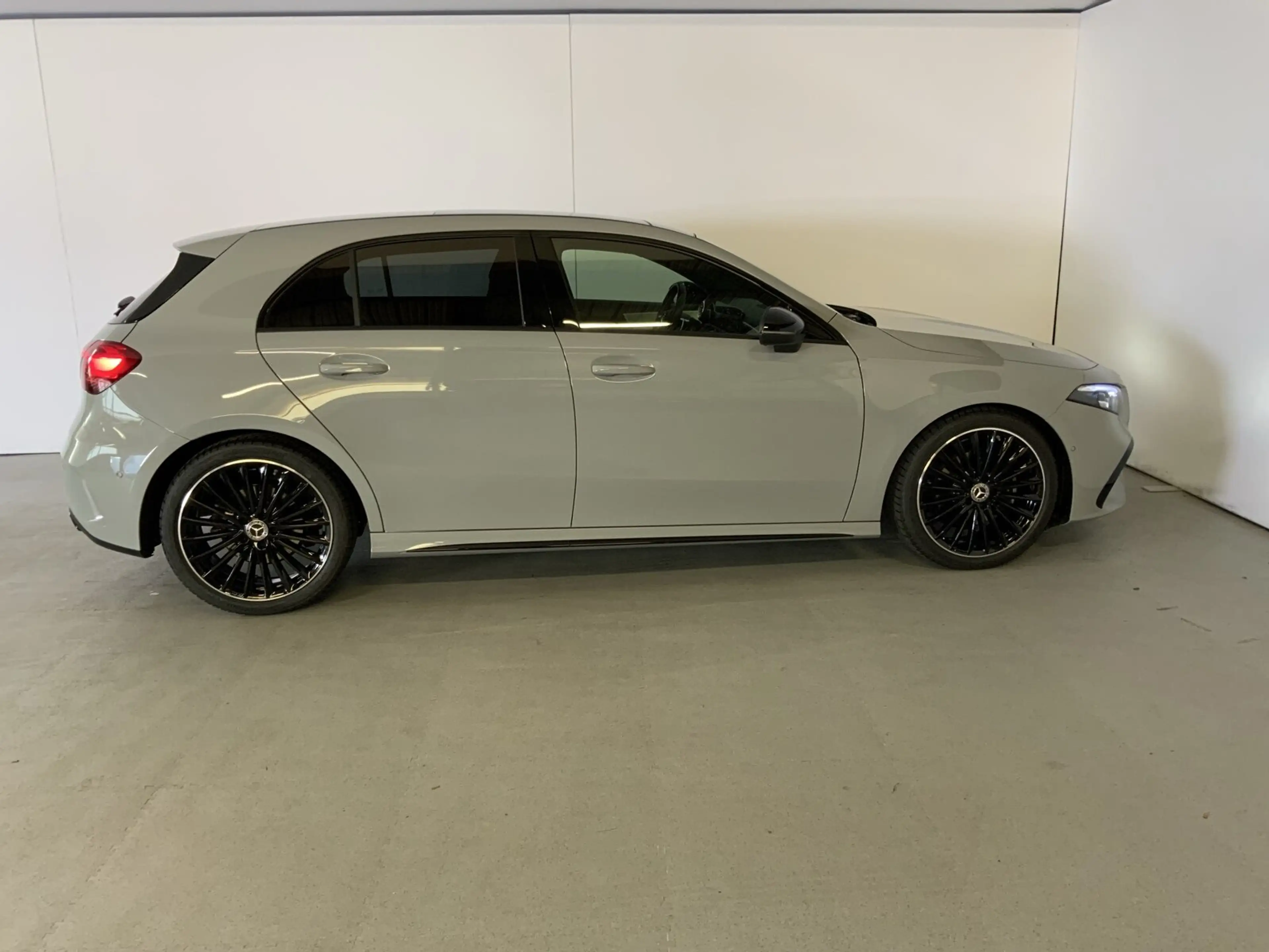 Mercedes-Benz A 200 A 200 Kompaktlim AMG Pano RüCam Distro MultiBeam — photo 4
