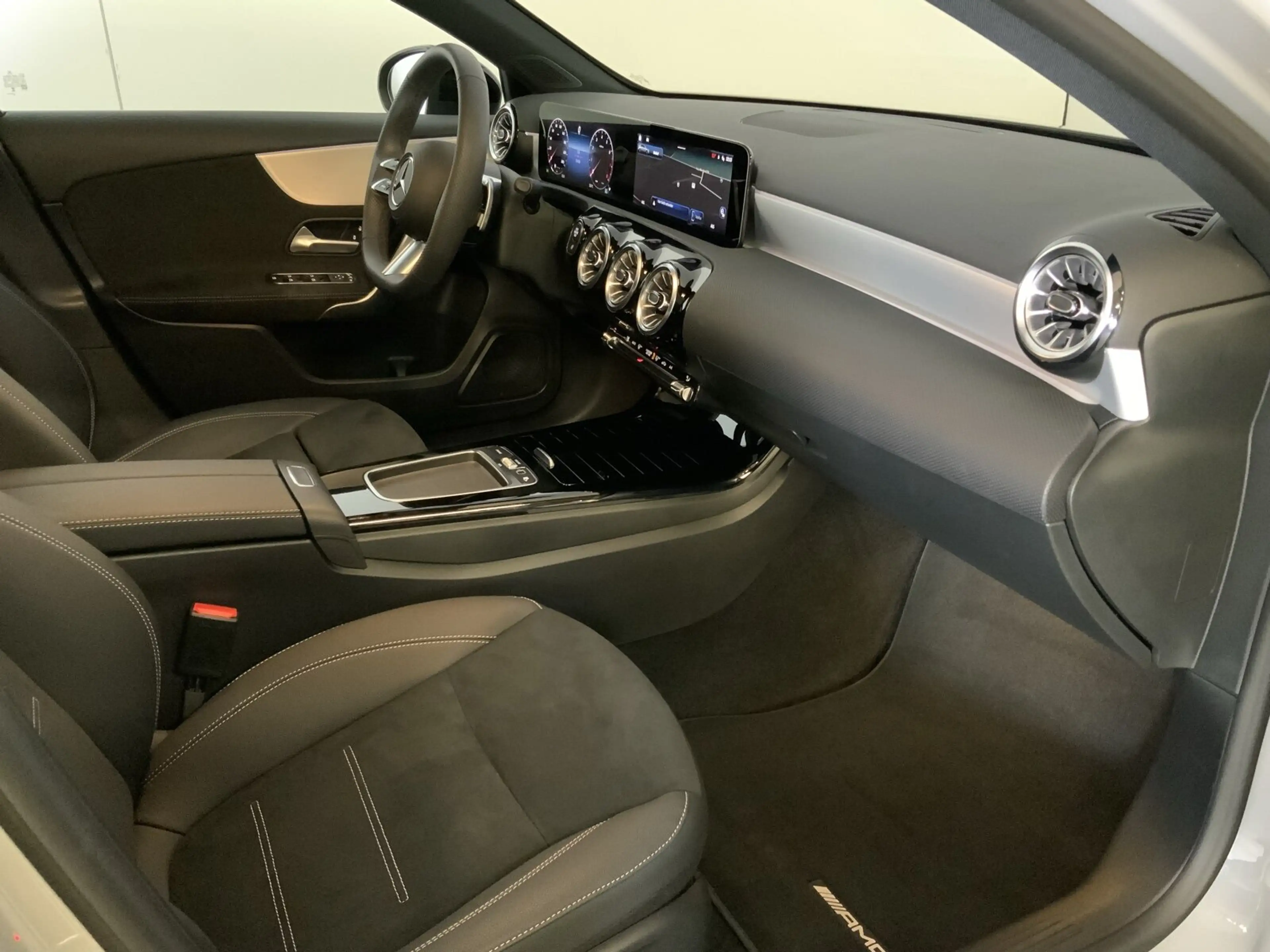 Mercedes-Benz A 200 A 200 Kompaktlim AMG Pano RüCam Distro MultiBeam — photo 14