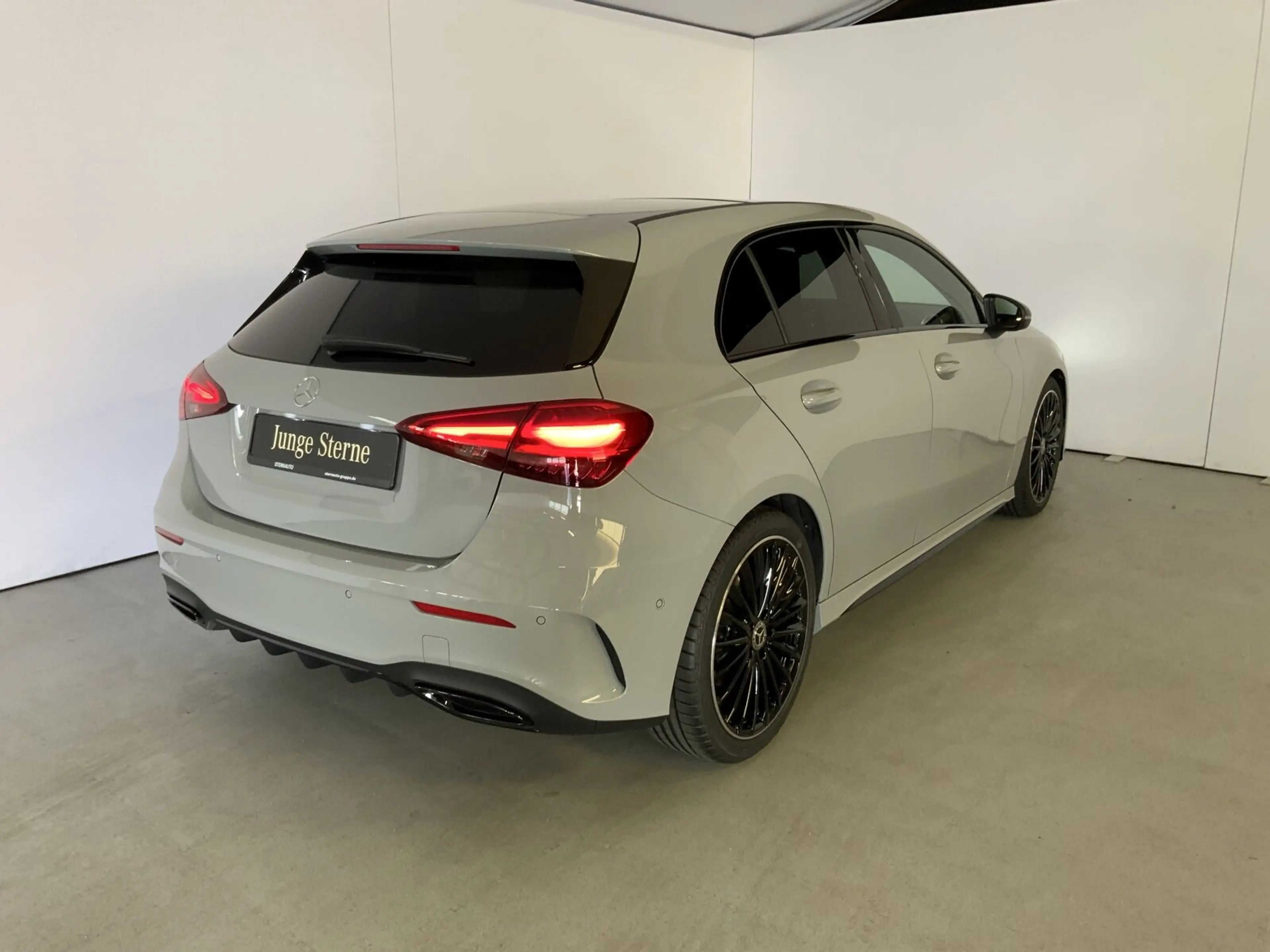 Mercedes-Benz A 200 A 200 Kompaktlim AMG Pano RüCam Distro MultiBeam — photo 5