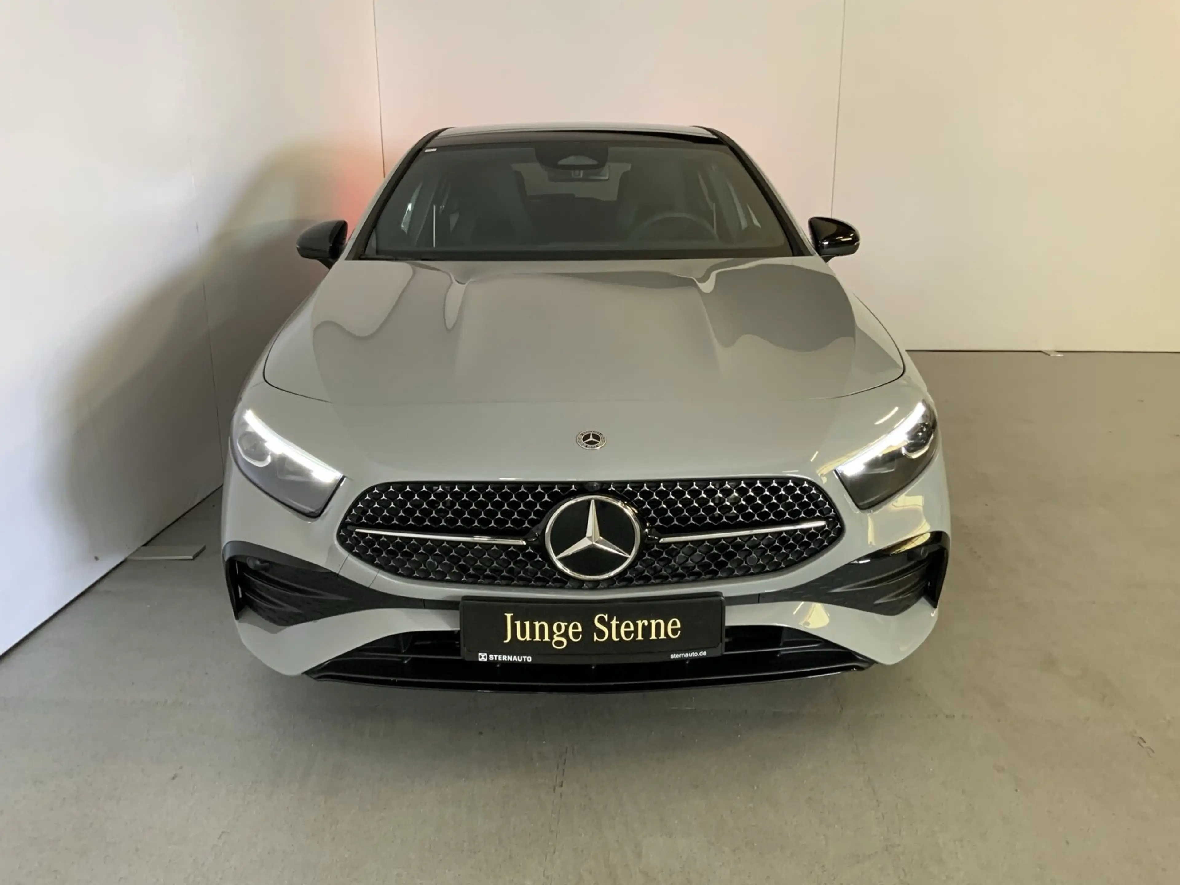 Mercedes-Benz A 200 A 200 Kompaktlim AMG Pano RüCam Distro MultiBeam — photo 2