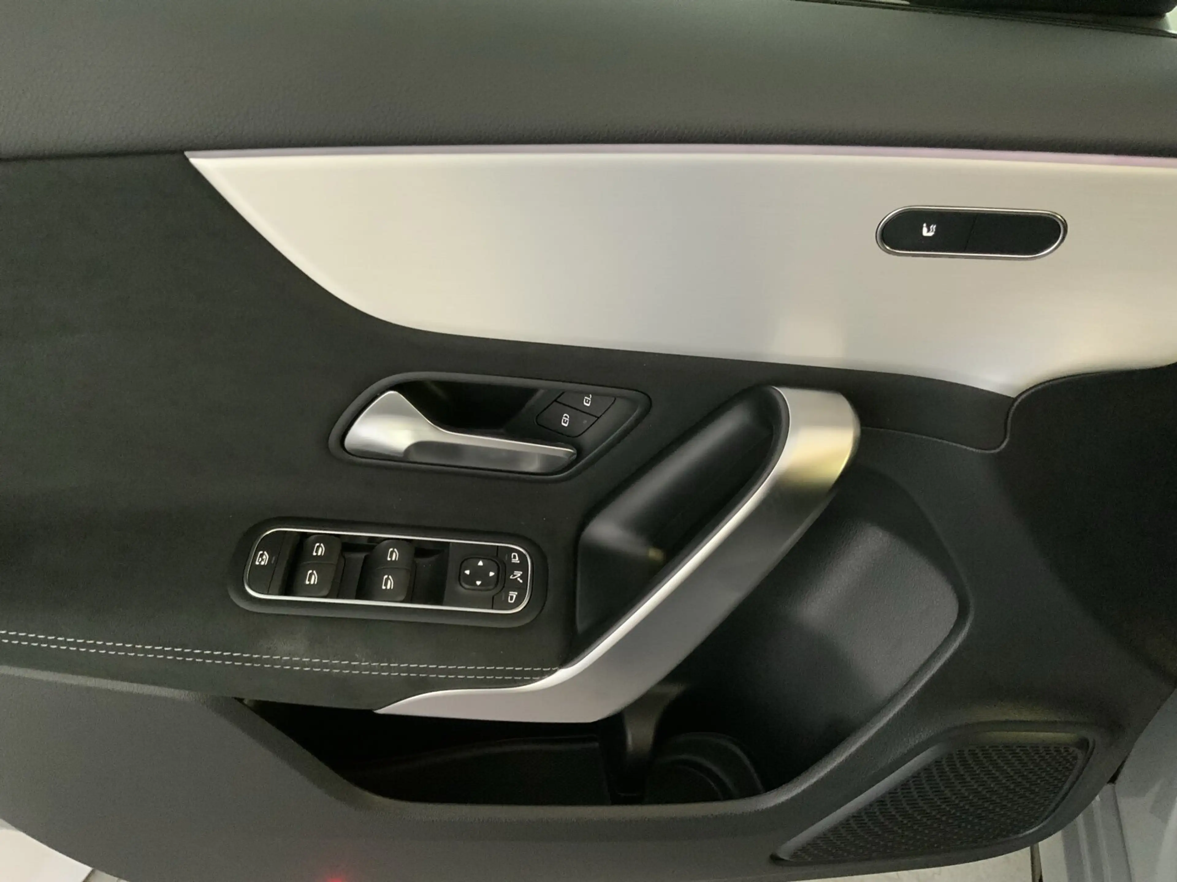 Mercedes-Benz A 200 A 200 Kompaktlim AMG Pano RüCam Distro MultiBeam — photo 12