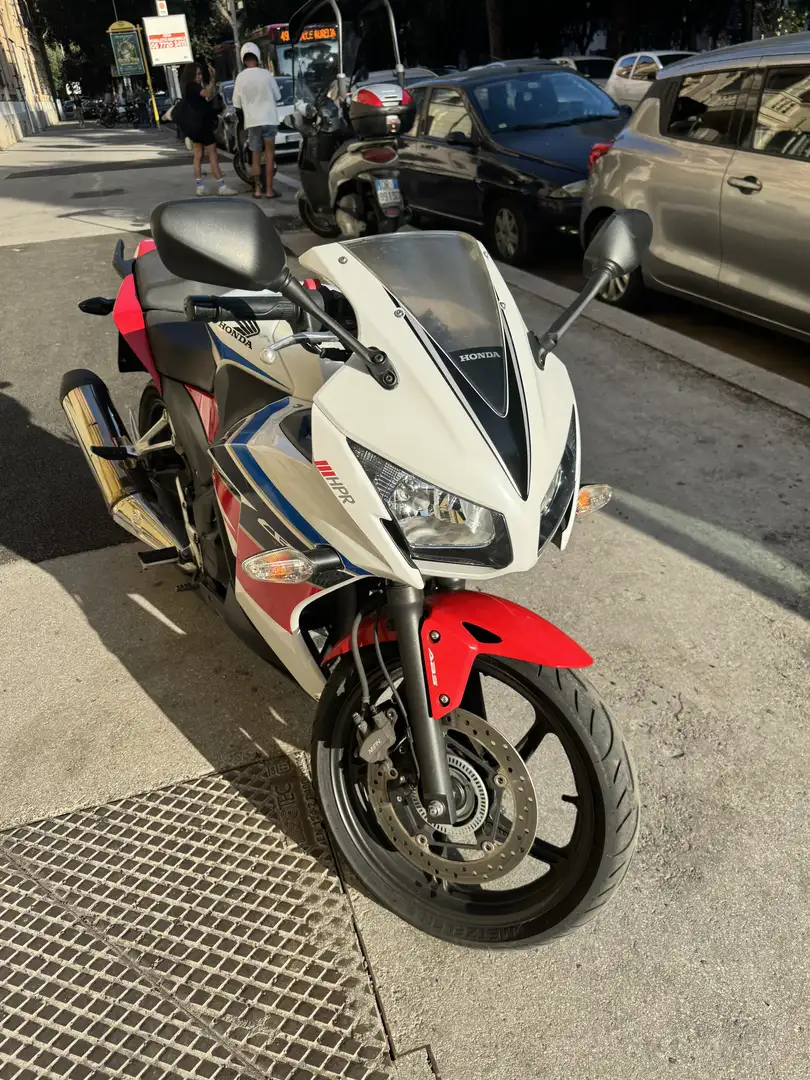 Honda CBR 300 R sport - 1