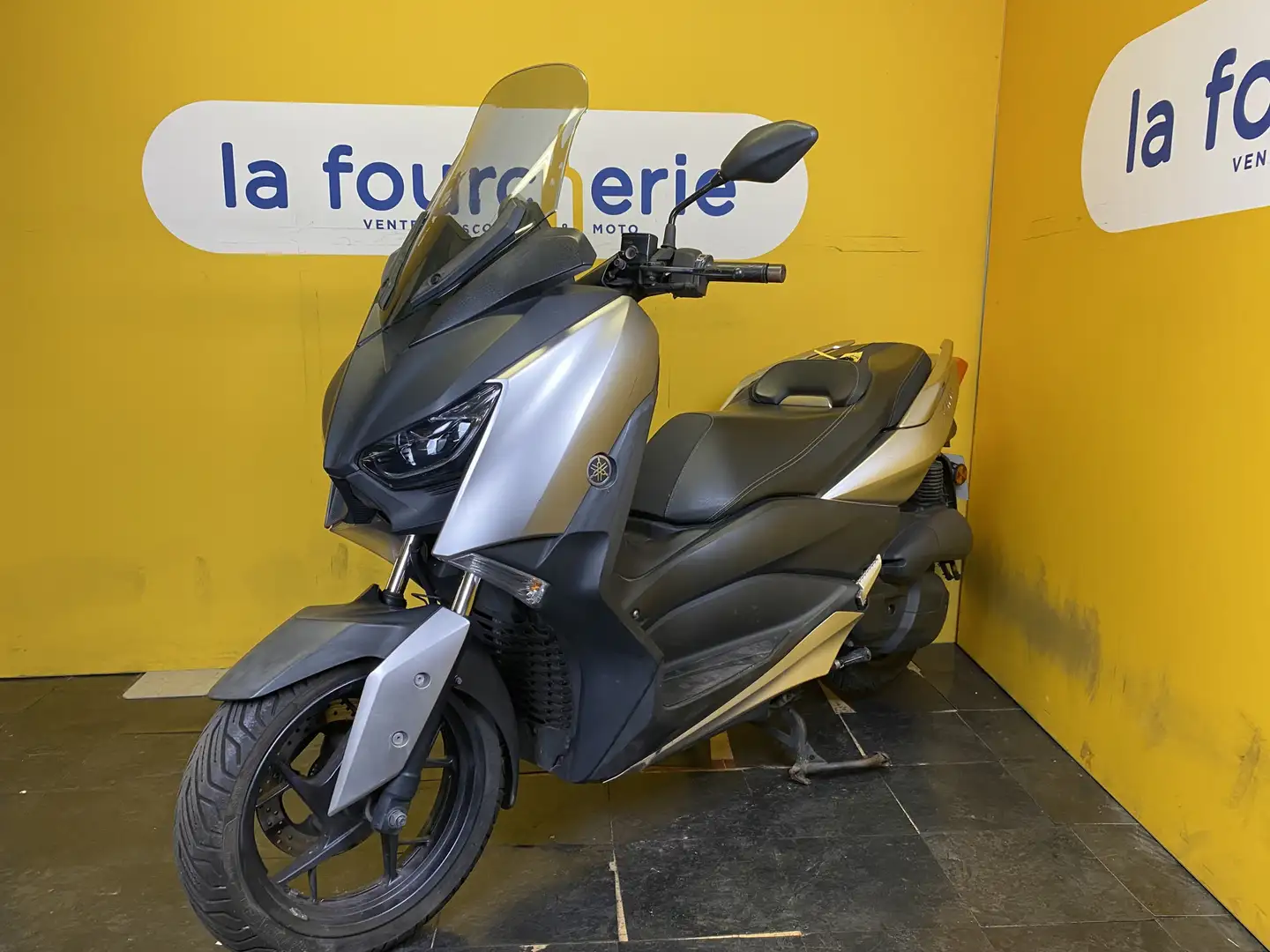Yamaha X-Max 125 Gris - 1