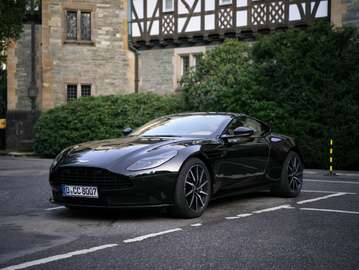 DB11 V8 Coupe